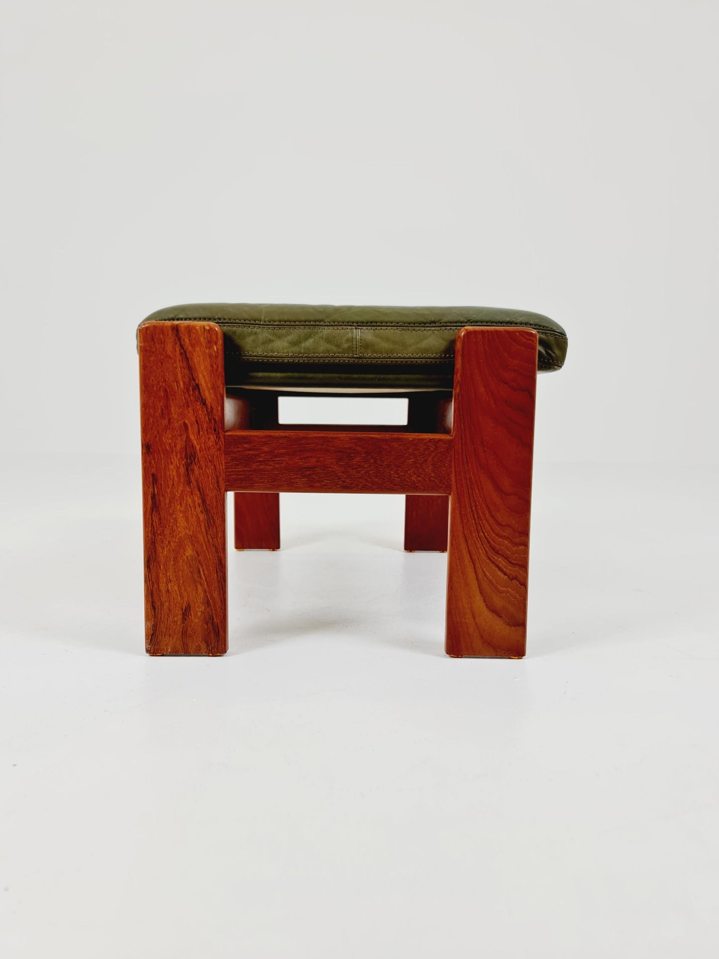 Mid century modern danish Teakl ottoman/stool, By Skippers Möbler 1960s