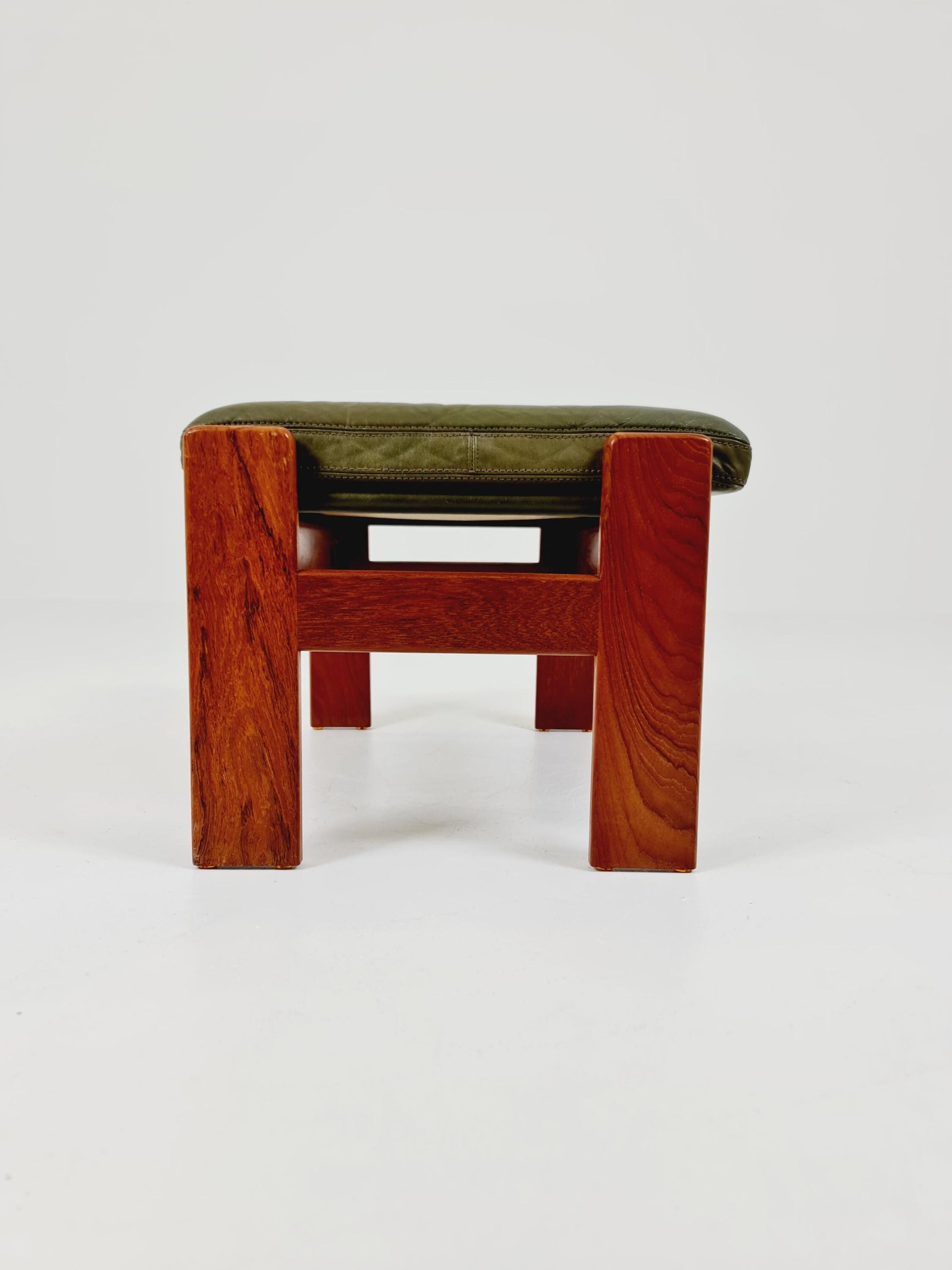 Mid century modern danish Teakl ottoman/stool, By Skippers Möbler 1960s
