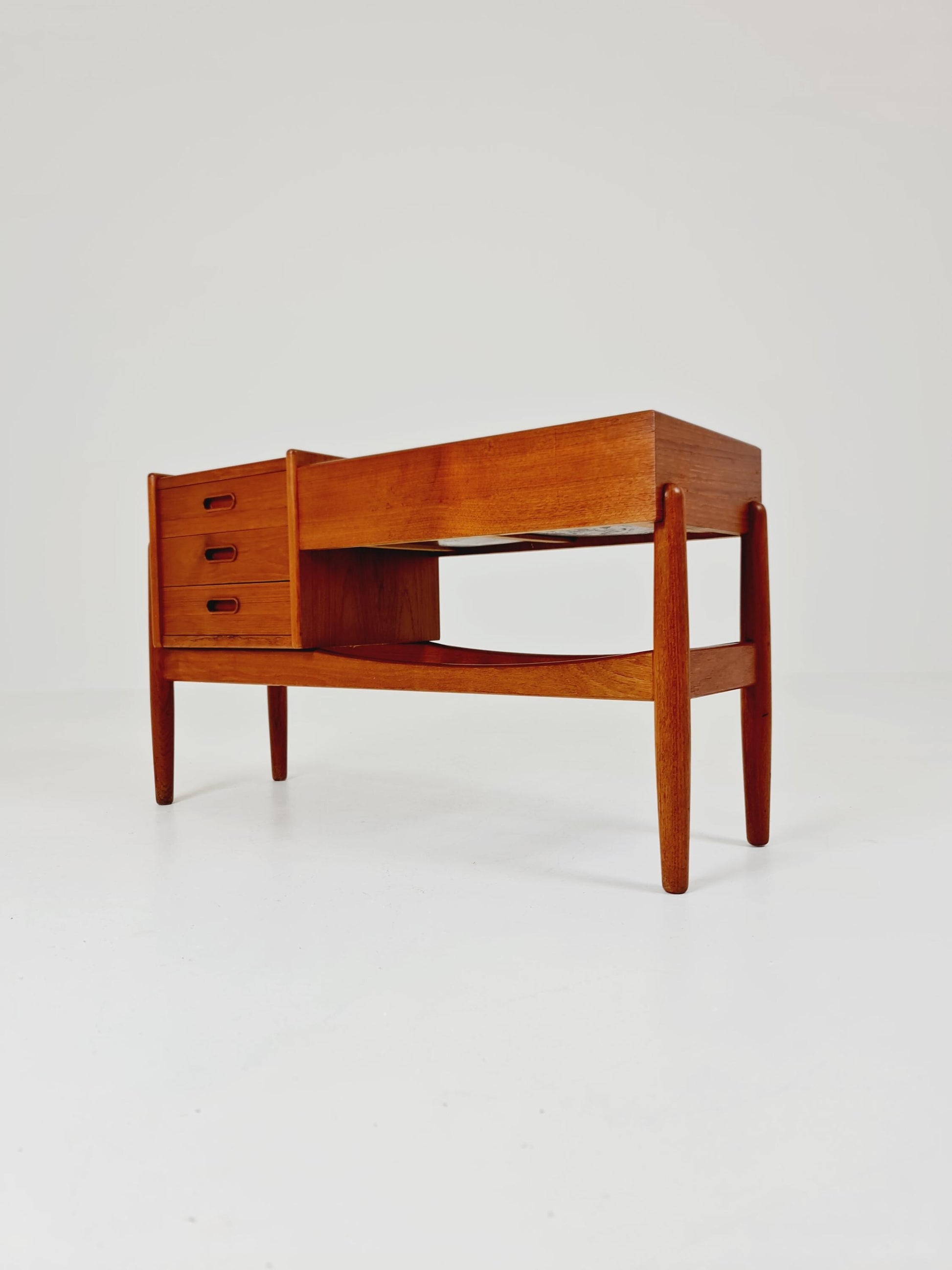 Danish teak plant table/ hallway table Arne wahl Iversen, 1960s
