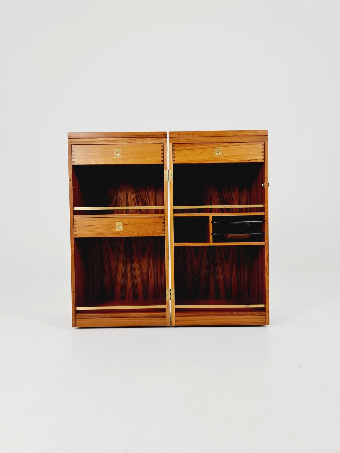 Super rare Danish mid century bar cart trolley By Reno Wahl Iversen for Dyrlund in Teak , 1960s