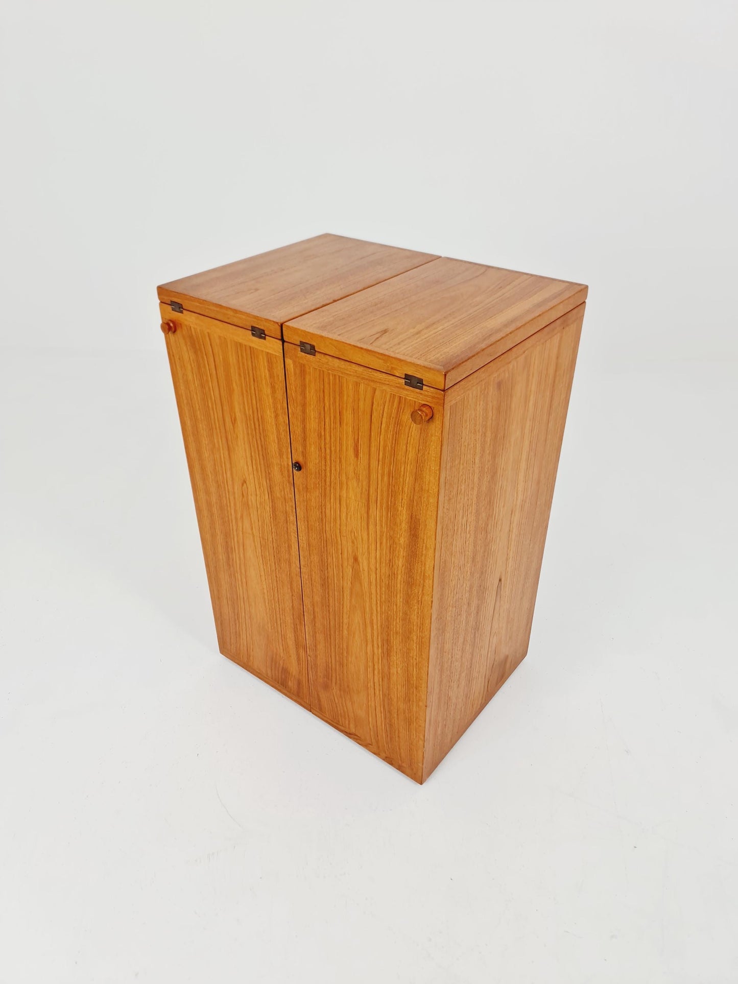 Super rare Danish mid century bar cart trolley By Reno Wahl Iversen for Dyrlund in Teak , 1960s