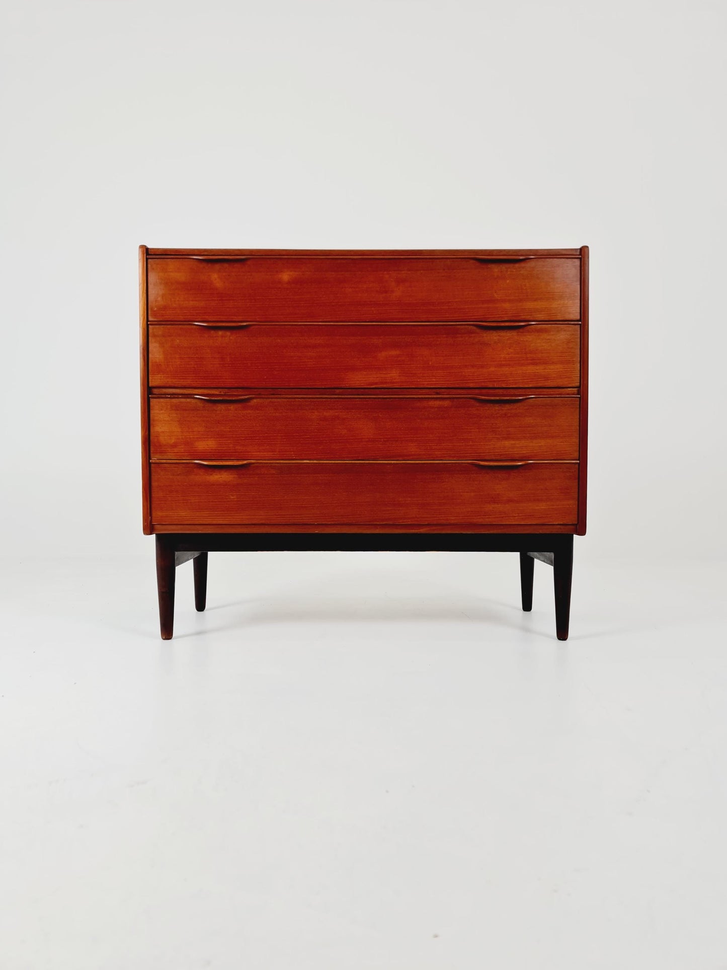 Midcentury danish design chest of drawers / drawer dresser /4 drawers cabinet By Henning Jörgensen for Frederica 1960s