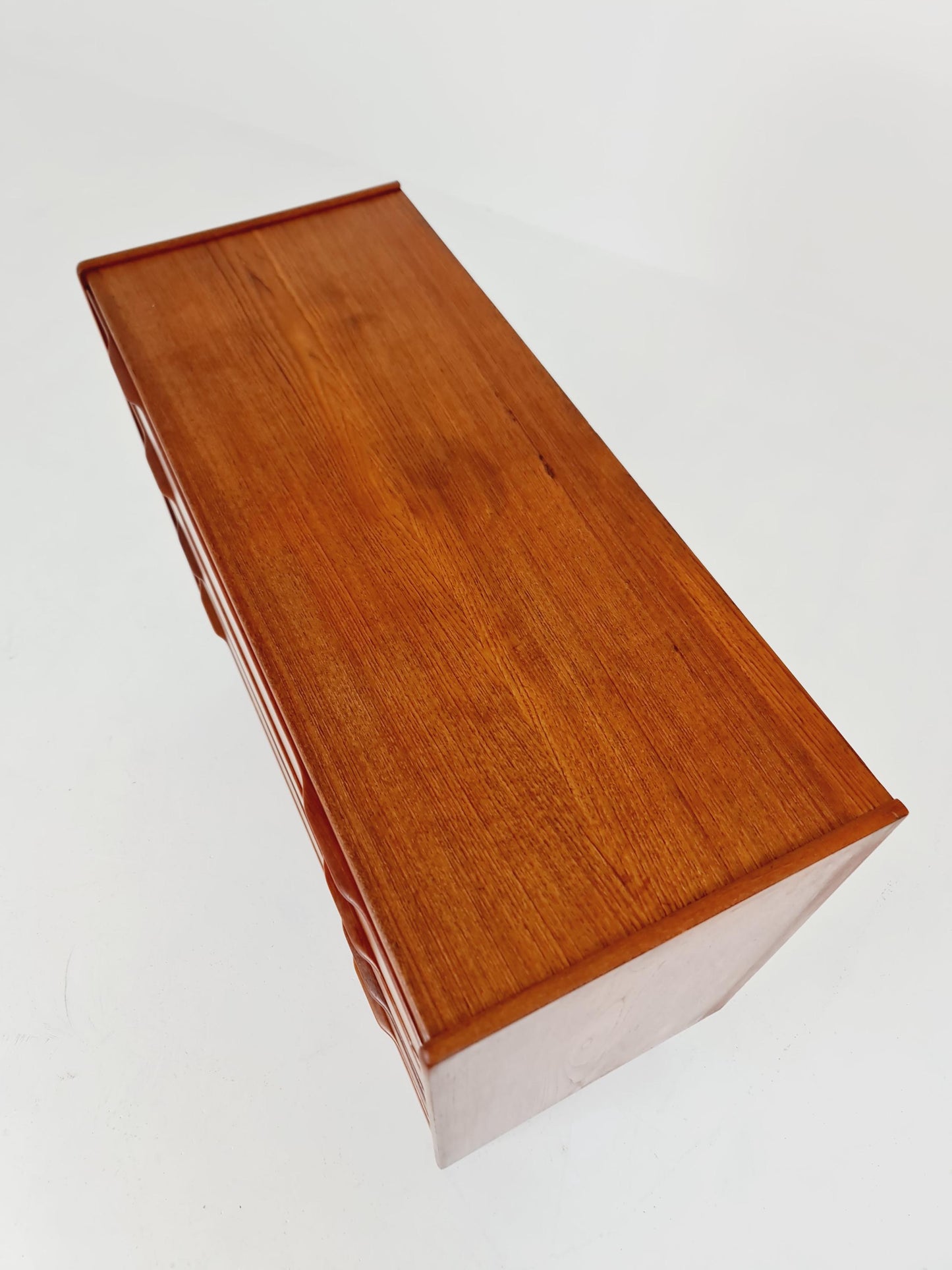 Midcentury danish design chest of drawers / drawer dresser /4 drawers cabinet By Henning Jörgensen for Frederica 1960s