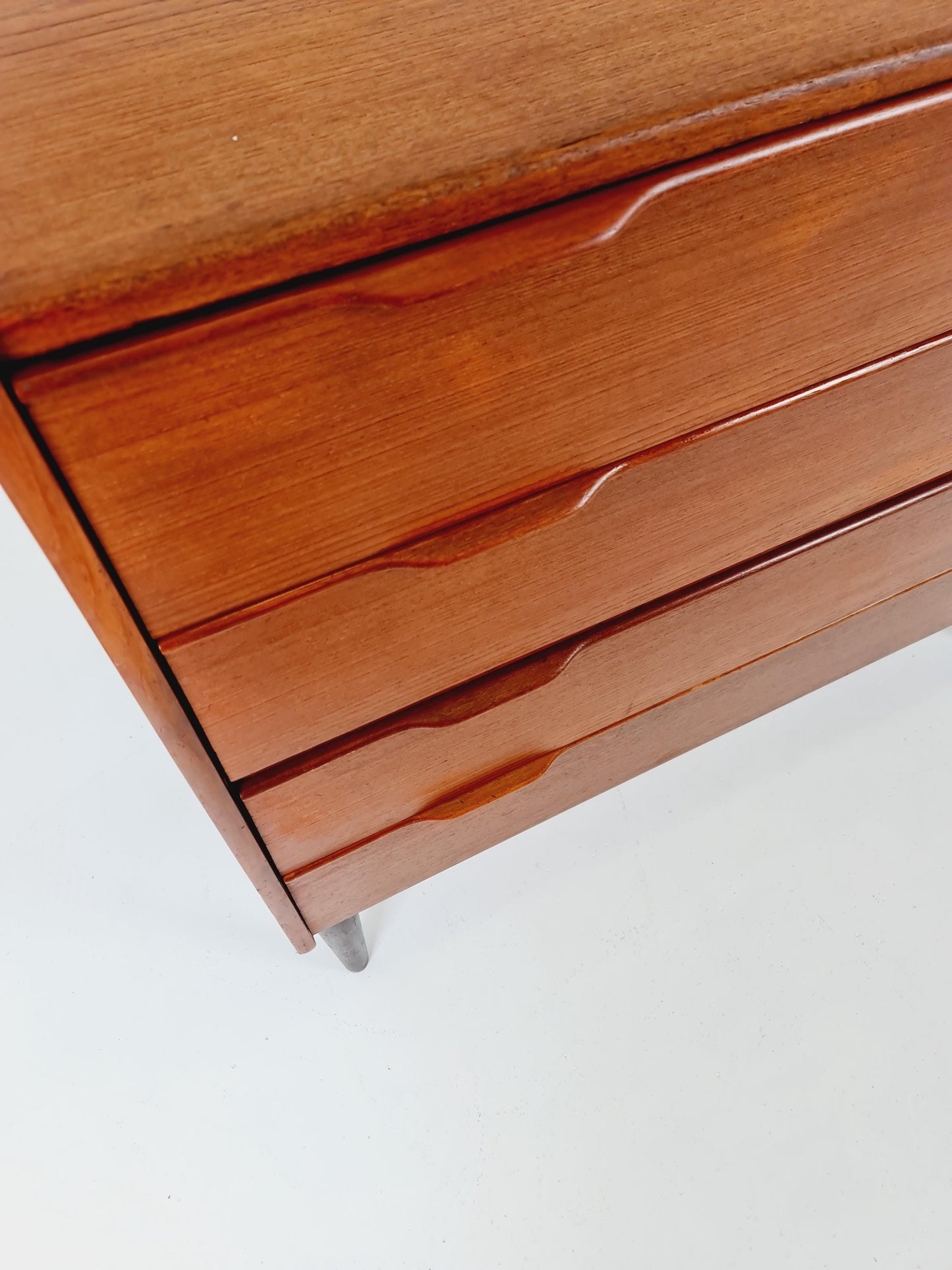 Midcentury danish design chest of drawers / drawer dresser /4 drawers cabinet By Henning Jörgensen for Frederica 1960s