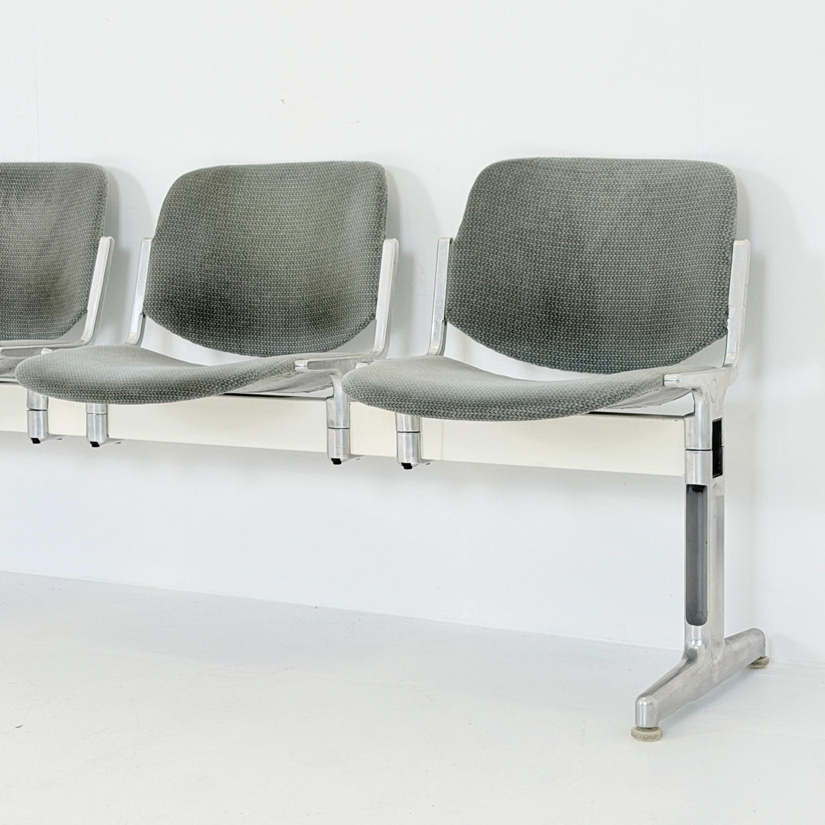 Rare Mid century Giancarlo Piretti Axis 3000 5-Seater Bench for Anonima Castelli, Italy, 1970s