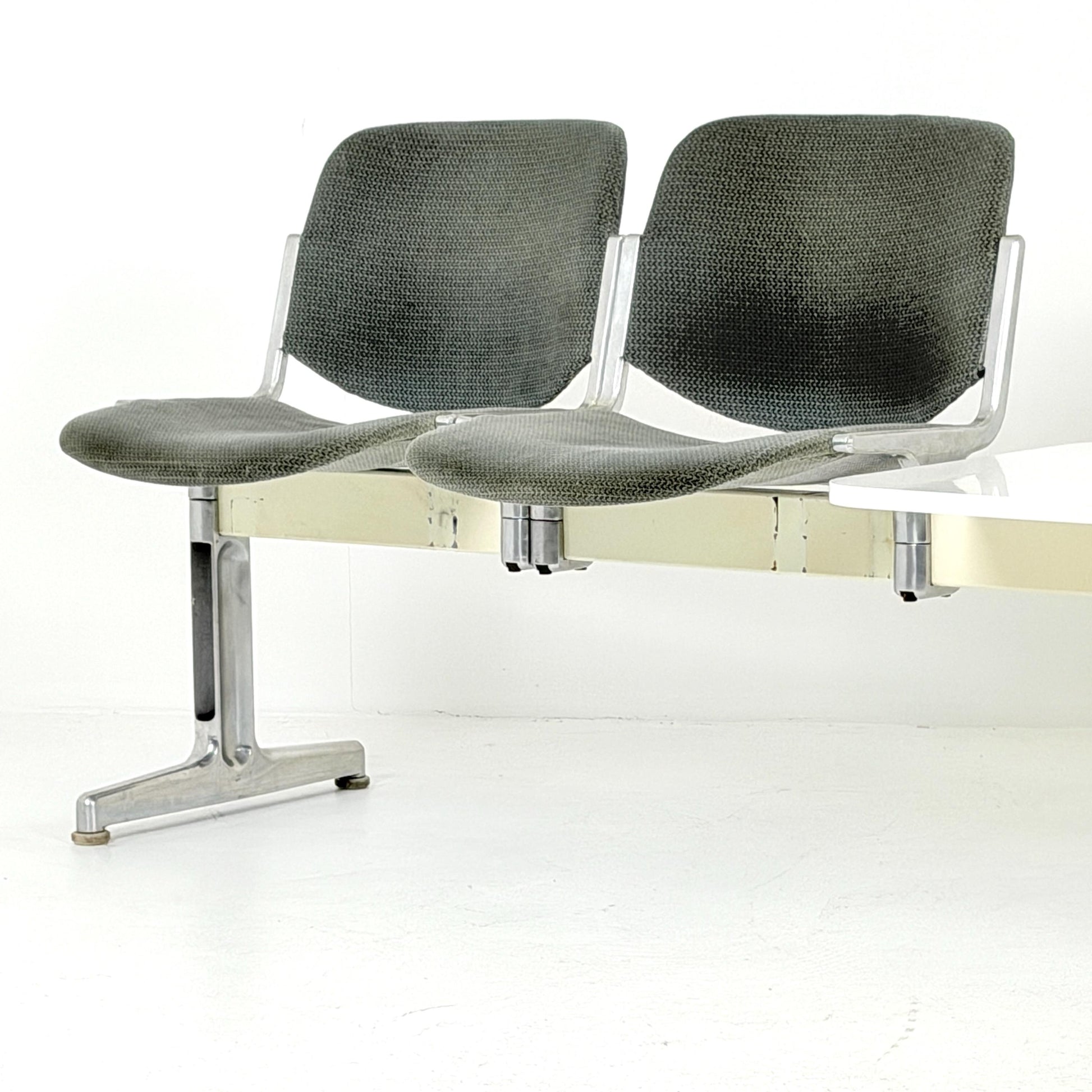 Rare Mid century Giancarlo Piretti Axis 3000 4-Seater Bench with Central Table for Anonima Castelli, Italy, 1970s