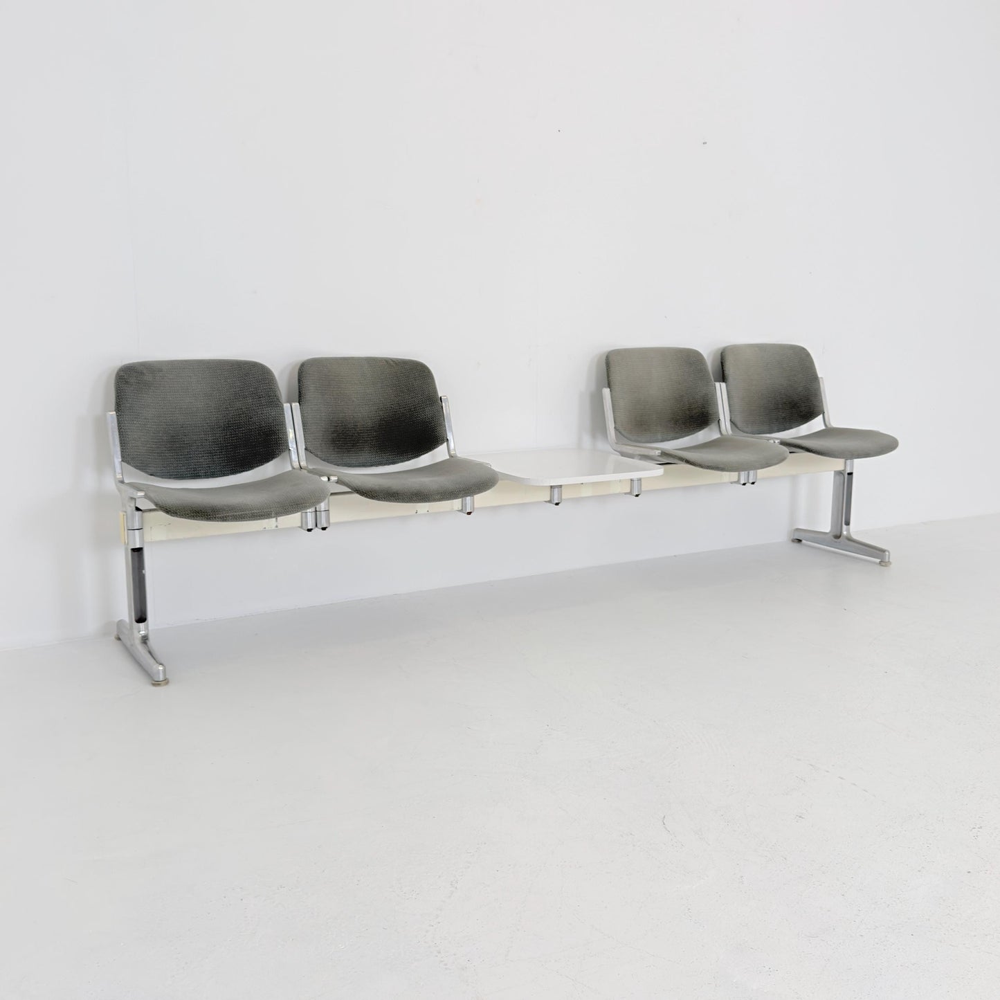 Rare Mid century Giancarlo Piretti Axis 3000 4-Seater Bench with Central Table for Anonima Castelli, Italy, 1970s