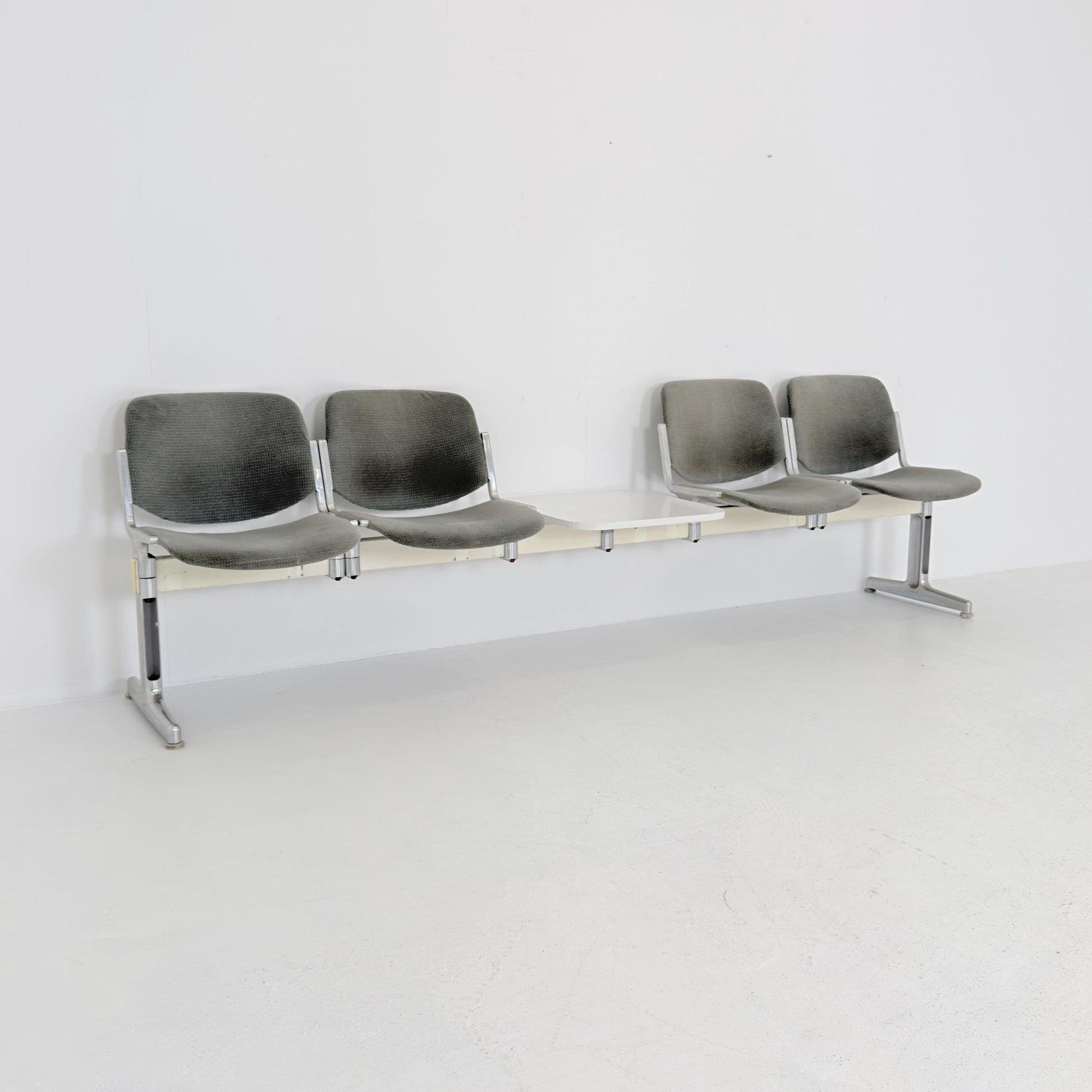 Rare Mid century Giancarlo Piretti Axis 3000 4-Seater Bench with Central Table for Anonima Castelli, Italy, 1970s