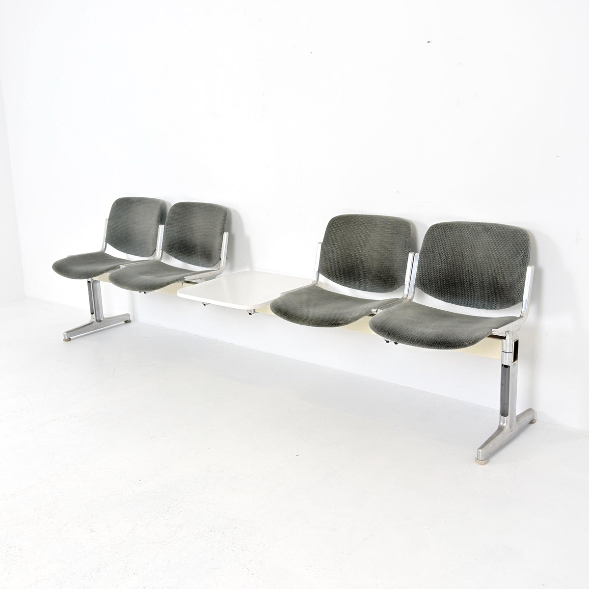 Rare Mid century Giancarlo Piretti Axis 3000 4-Seater Bench with Central Table for Anonima Castelli, Italy, 1970s