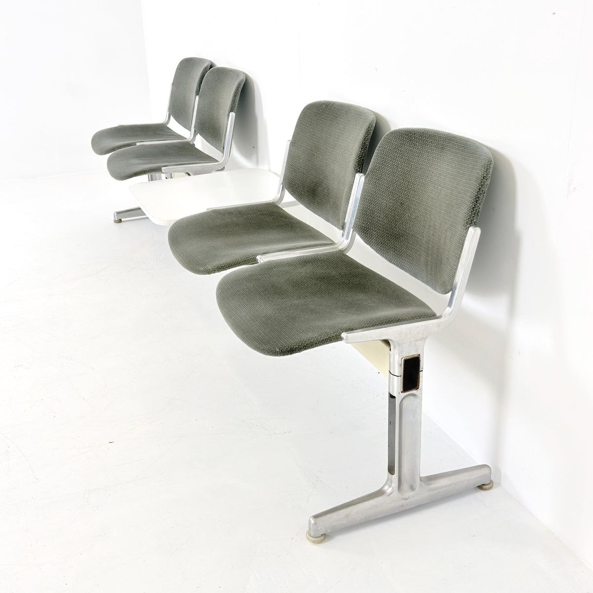 Rare Mid century Giancarlo Piretti Axis 3000 4-Seater Bench with Central Table for Anonima Castelli, Italy, 1970s