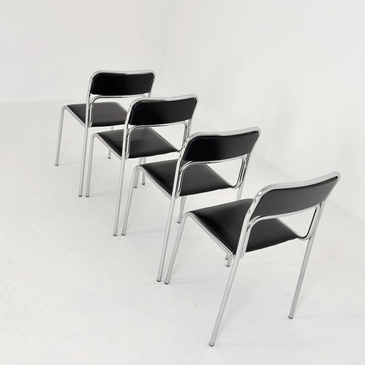 Set of 4 Mid Century Bauhaus minimalistic Tubular Chairs | Black Faux Leather | Minimalist Stackable Chair | 1980s Italy