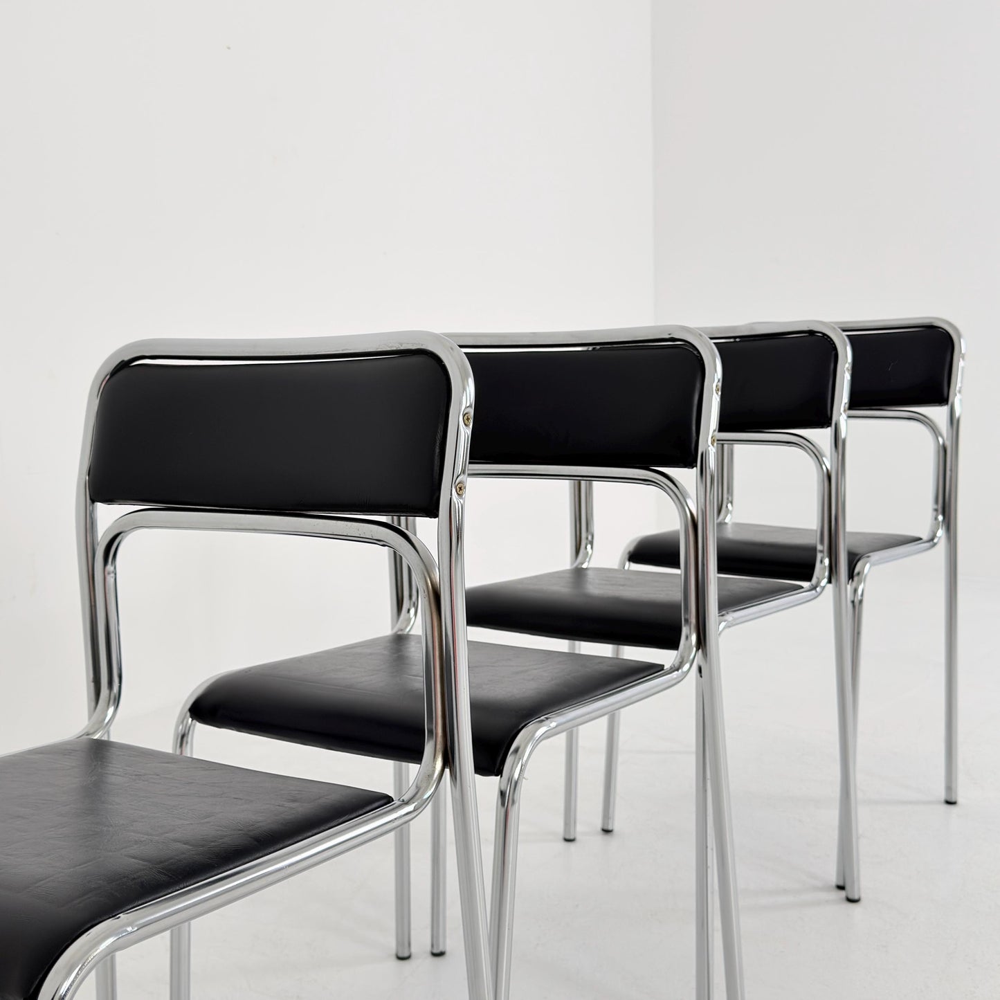 Set of 4 Mid Century Bauhaus minimalistic Tubular Chairs | Black Faux Leather | Minimalist Stackable Chair | 1980s Italy