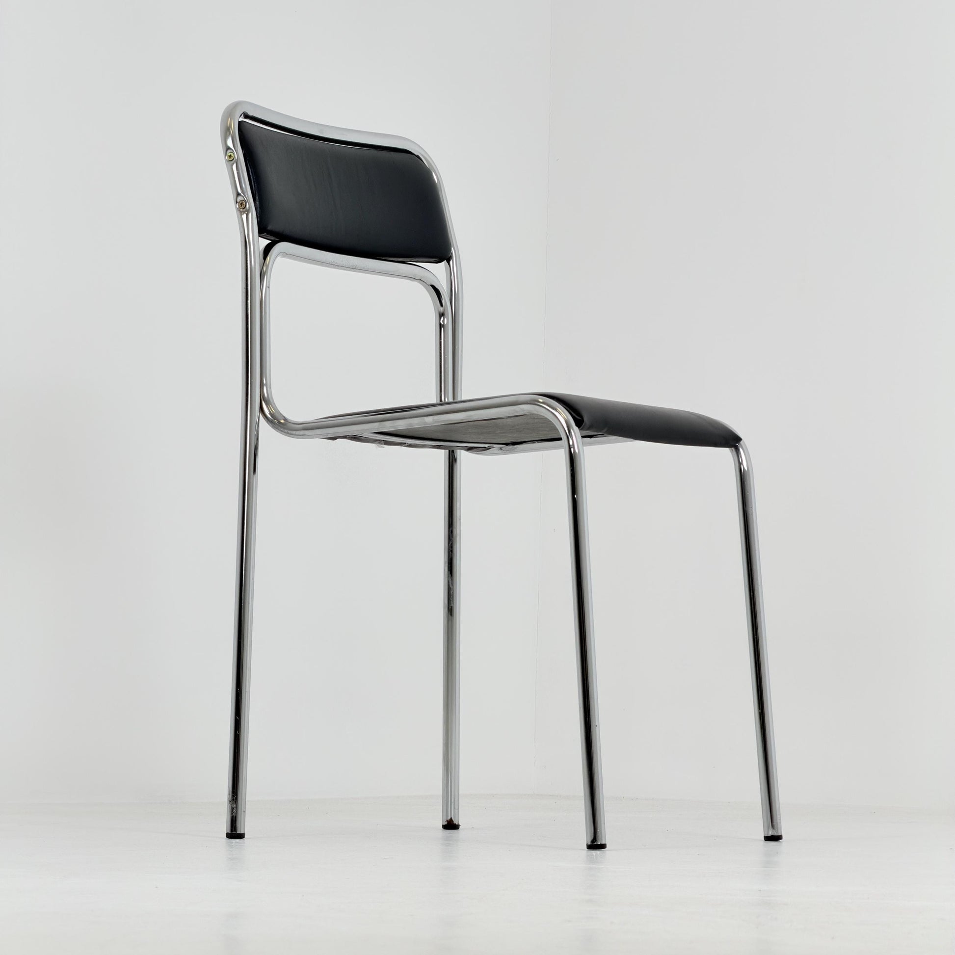 Set of 4 Mid Century Bauhaus minimalistic Tubular Chairs | Black Faux Leather | Minimalist Stackable Chair | 1980s Italy