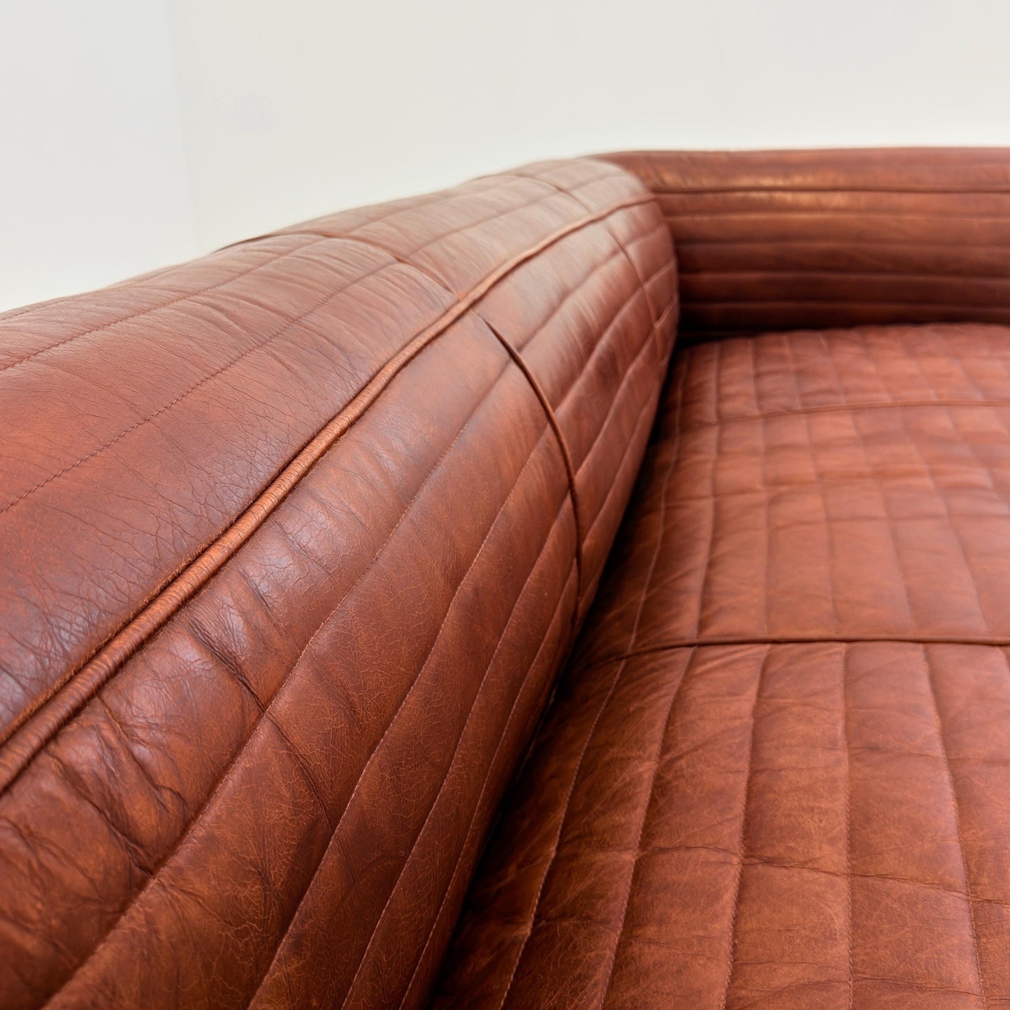 Mid century Italian Belgrave Luxury Distressed brown 3-Seater Leather Sofa – 1980s Italy
