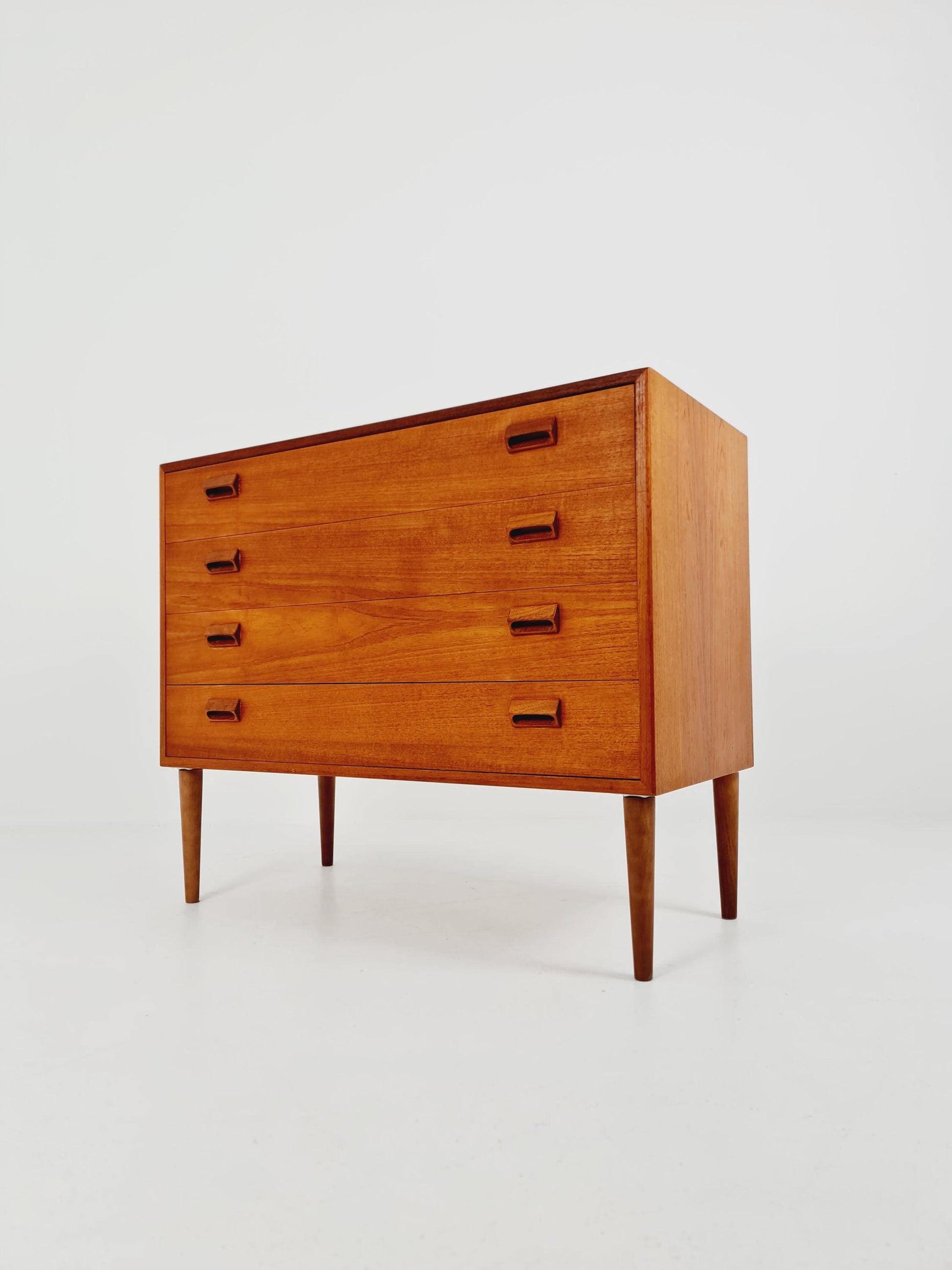 Midcentury danish design chest of drawers By Børge Mogensen For Søborg Mobelfabrik 1960s