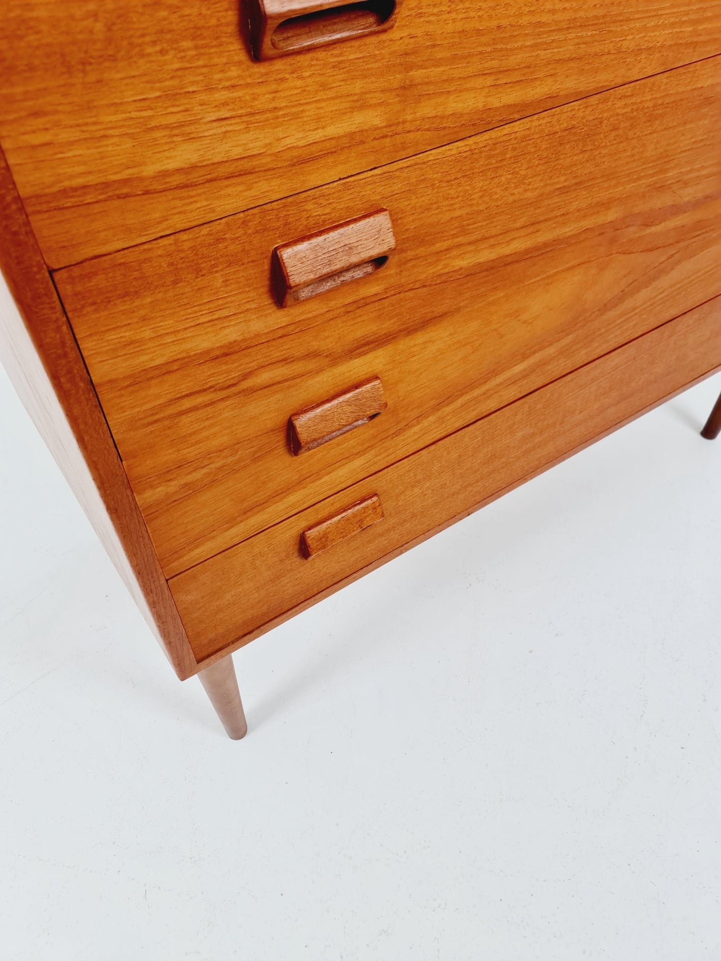 Midcentury danish design chest of drawers By Børge Mogensen For Søborg Mobelfabrik 1960s