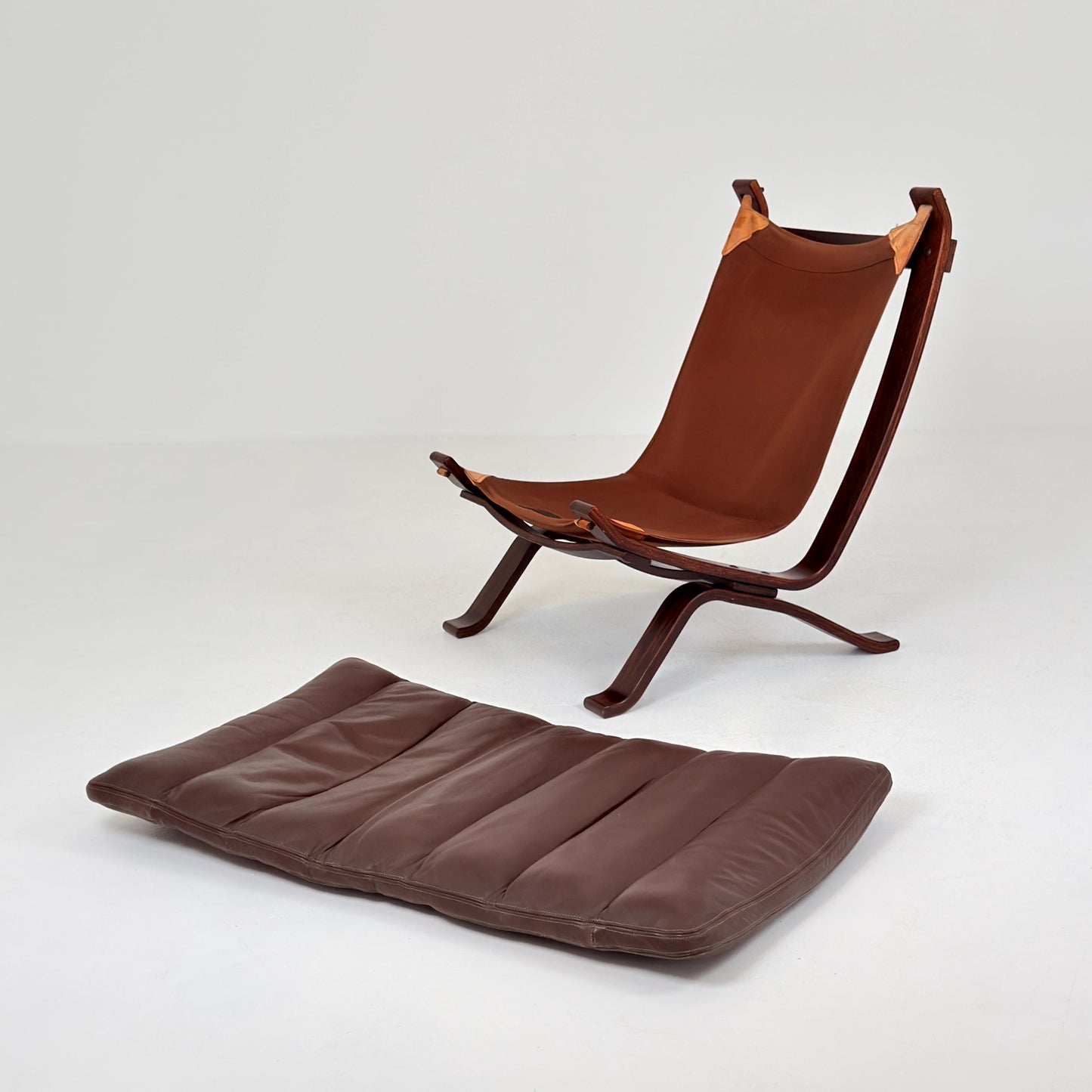 1 of 4 Mid century Focus Lounge Chairs Danish Modern Armchair | Mid Century Scandinavian Sling Chair by Bramin Denmark 1907s