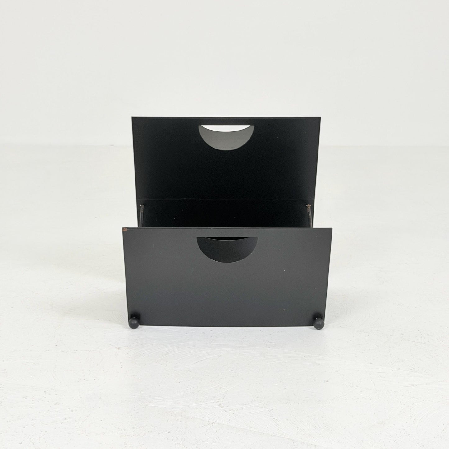 Mid century Postmodern Magazine Rack by Ettore Sottsass Style | Memphis Design |Italy 1980s