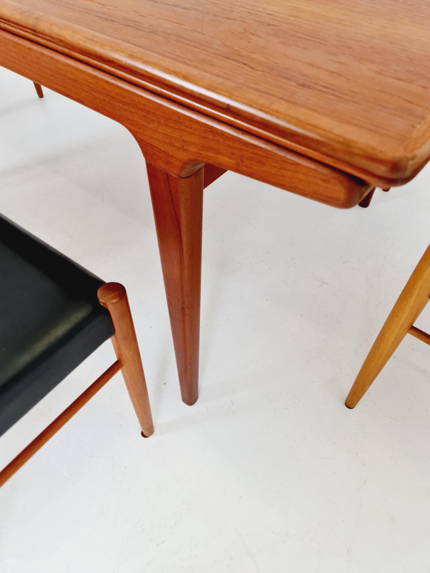 Vintage Danish Teak Dining table by Johannes Andersen for Uldum, 1960s