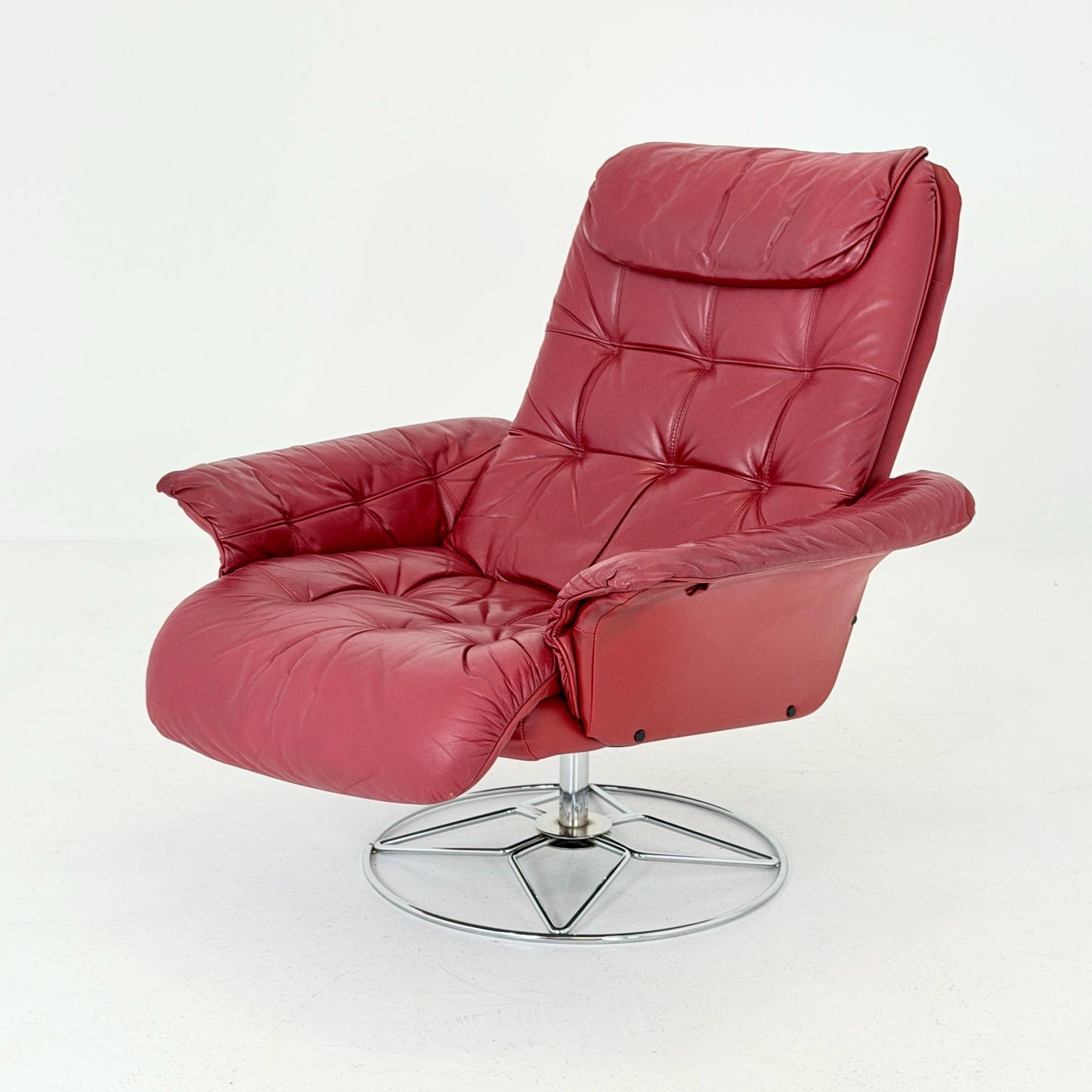 Mid-Century Danish Modern Lounge Chair | Burgundy Leather Swivel Armchair | Chrome Base | 1980s Germany
