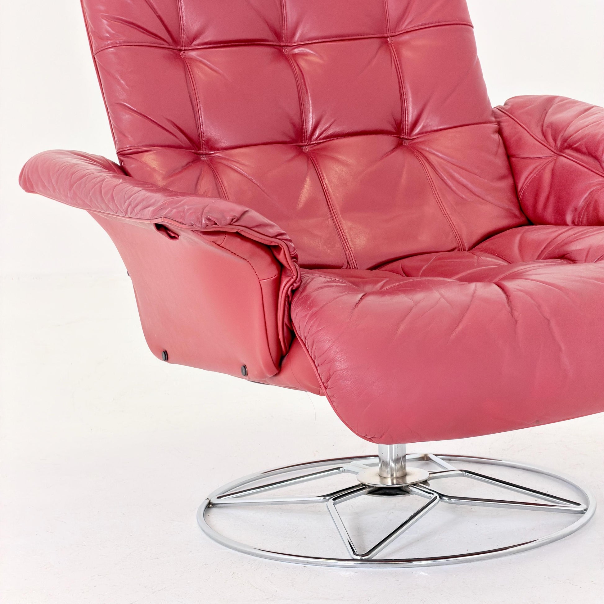 Mid-Century Danish Modern Lounge Chair | Burgundy Leather Swivel Armchair | Chrome Base | 1980s Germany