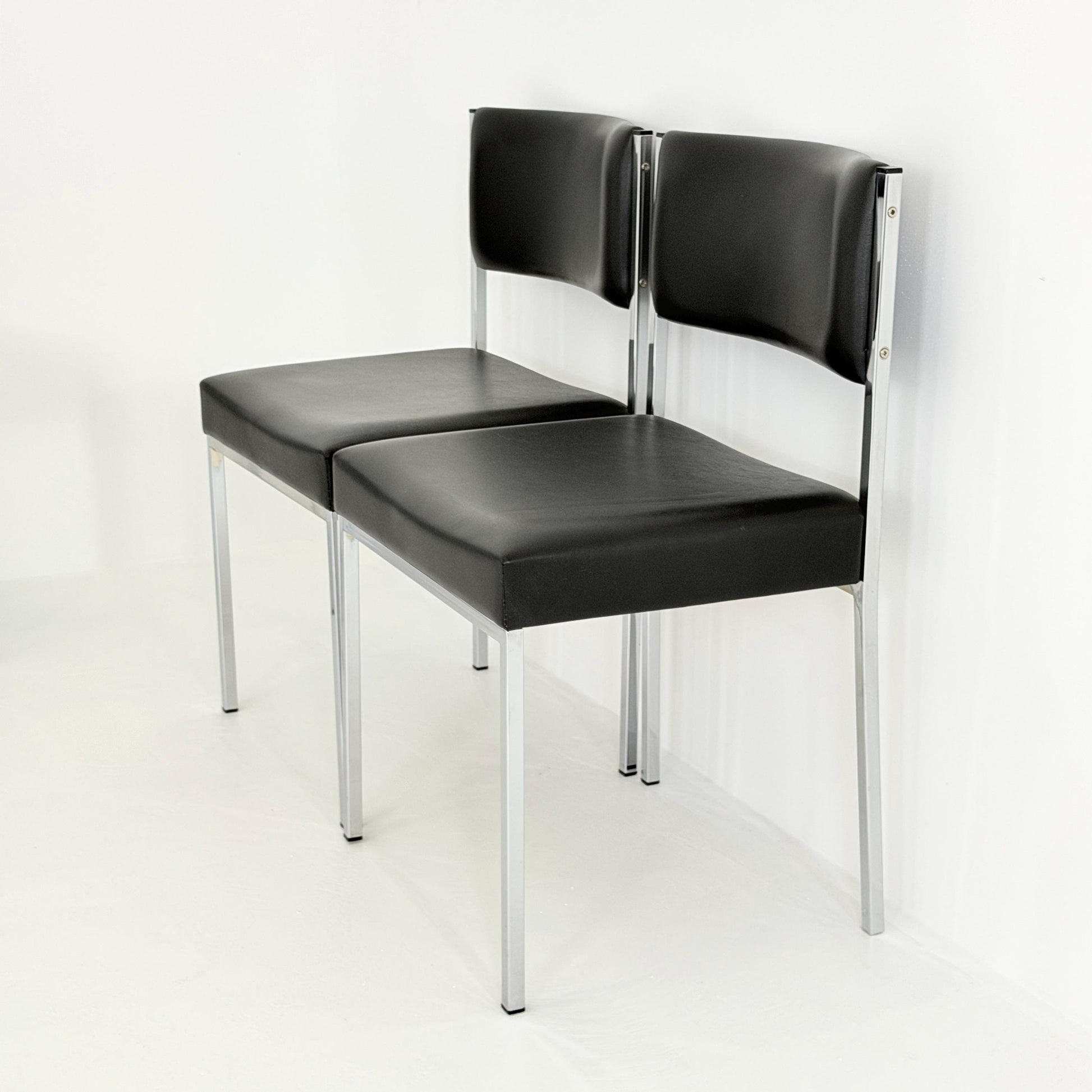 Set of 4 Mid-Century Bauhaus Dining Chairs | 1980s Italy