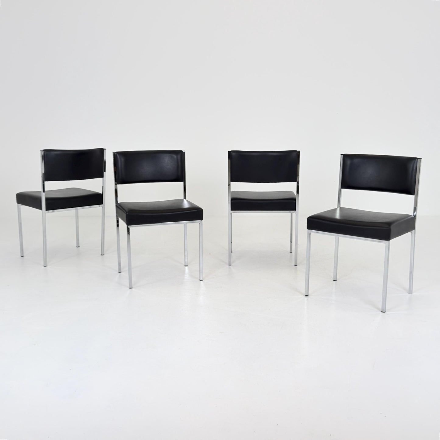 Set of 4 Mid-Century Bauhaus Dining Chairs | 1980s Italy