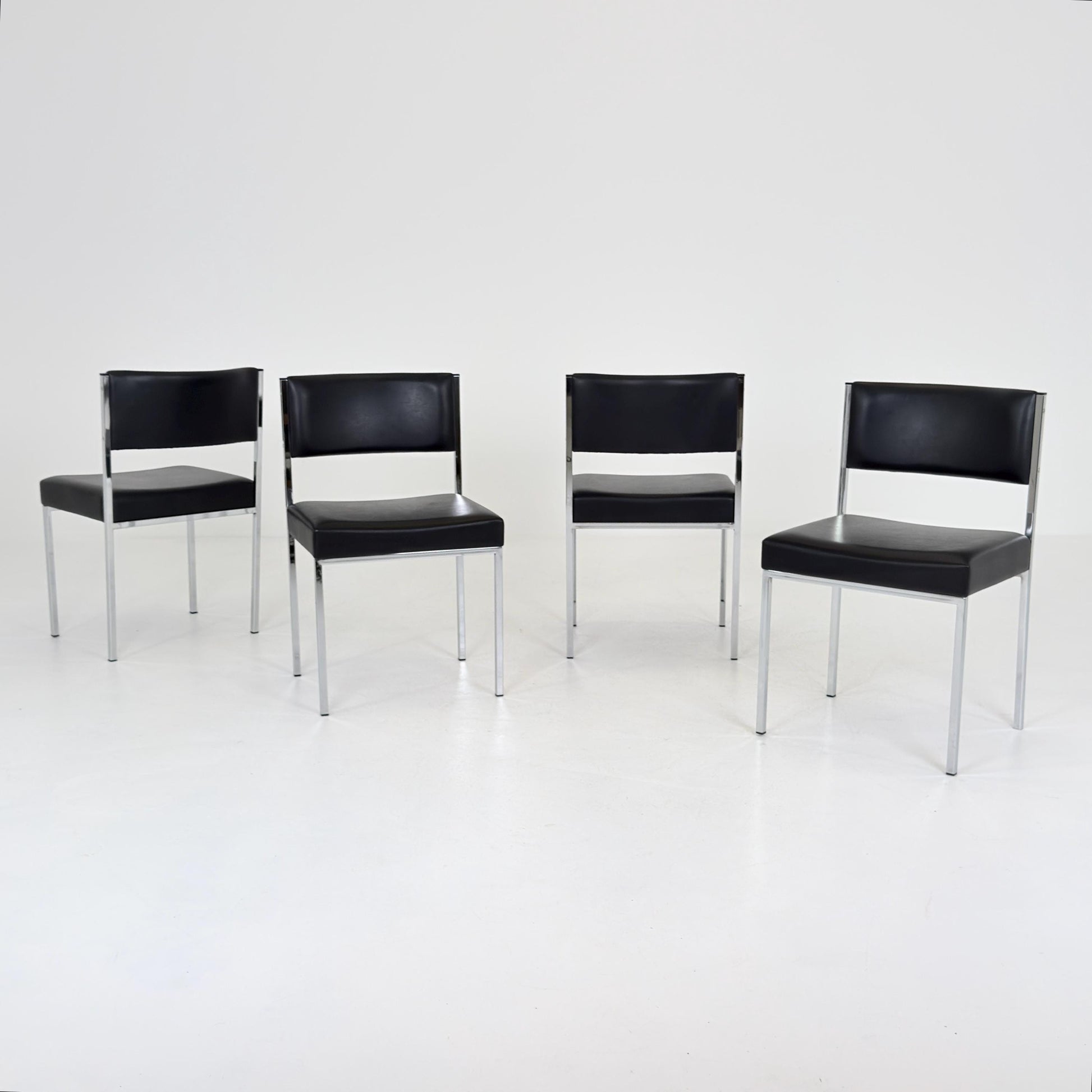 Set of 4 Mid-Century Bauhaus Dining Chairs | 1980s Italy