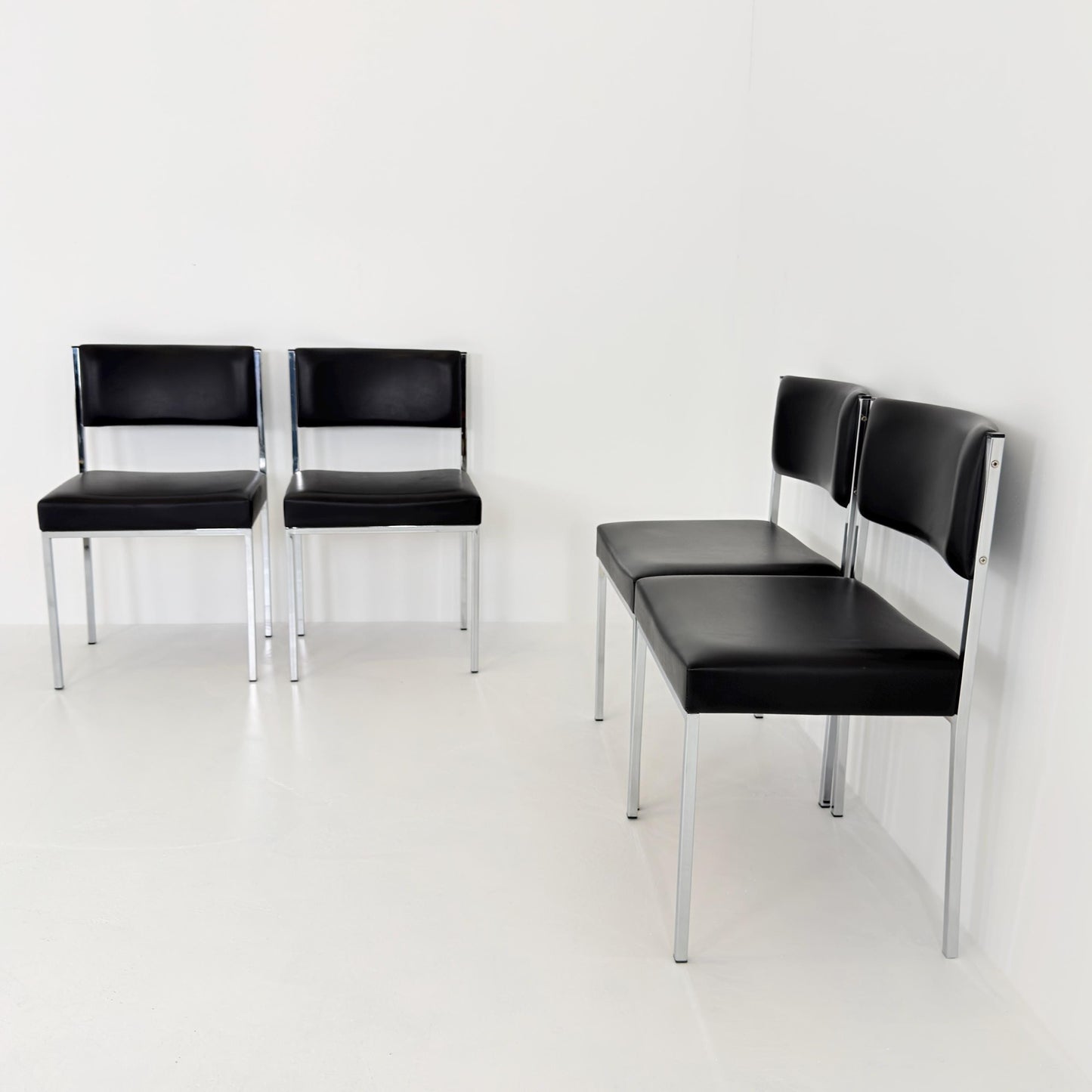 Set of 4 Mid-Century Bauhaus Dining Chairs | 1980s Italy