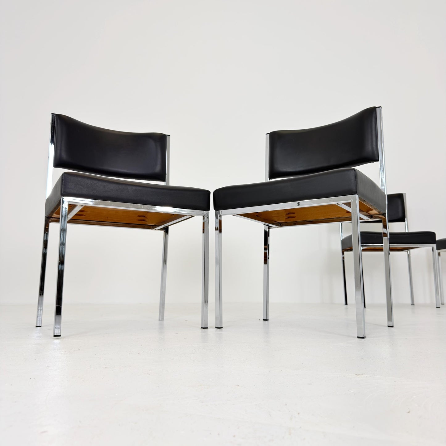 Set of 4 Mid-Century Bauhaus Dining Chairs | 1980s Italy