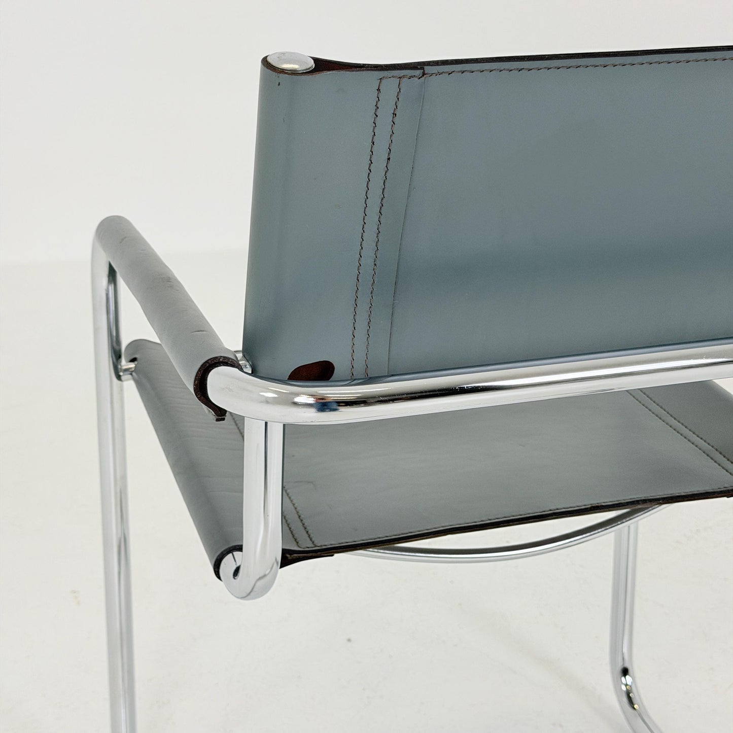 Mid century Bauhaus Mart Stam B34 Cantilever Chair | Anthracite Leather & Chrome | Jox Interni Italy | 1980s