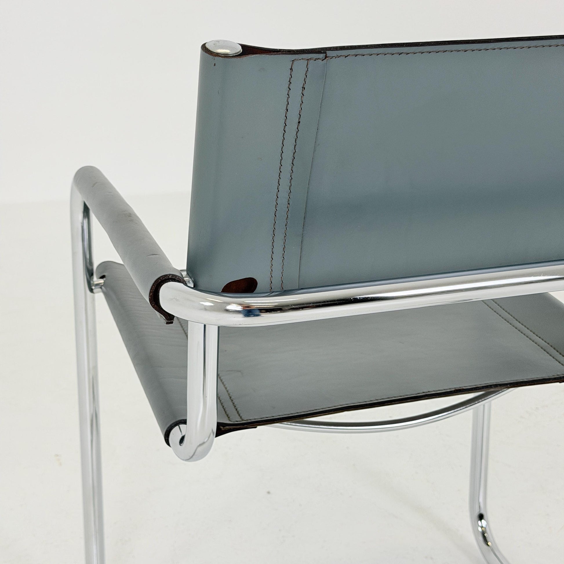 Mid century Bauhaus Mart Stam B34 Cantilever Chair | Anthracite Leather & Chrome | Jox Interni Italy | 1980s