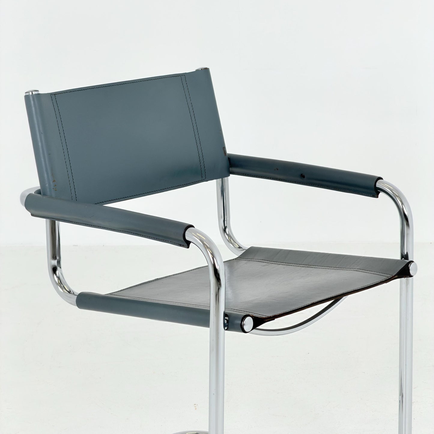 Mid century Bauhaus Mart Stam B34 Cantilever Chair | Anthracite Leather & Chrome | Jox Interni Italy | 1980s