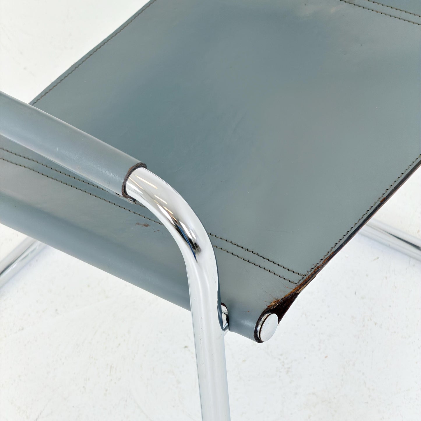 Mid century Bauhaus Mart Stam B34 Cantilever Chair | Anthracite Leather & Chrome | Jox Interni Italy | 1980s
