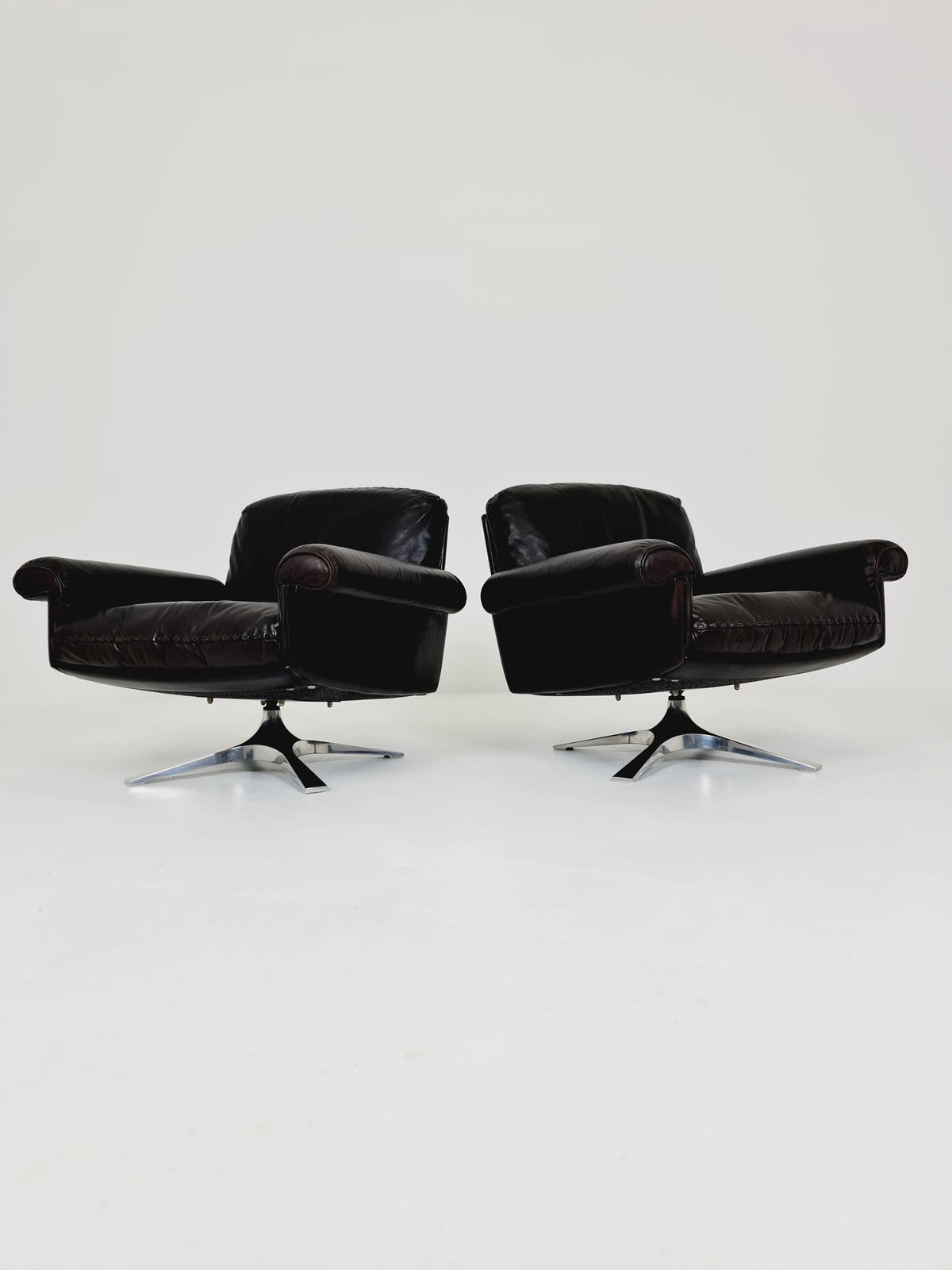 Vintage Swiss leather Lounge chairs BY De Sede Ds 31 Switzerland, 1970s Set of 2