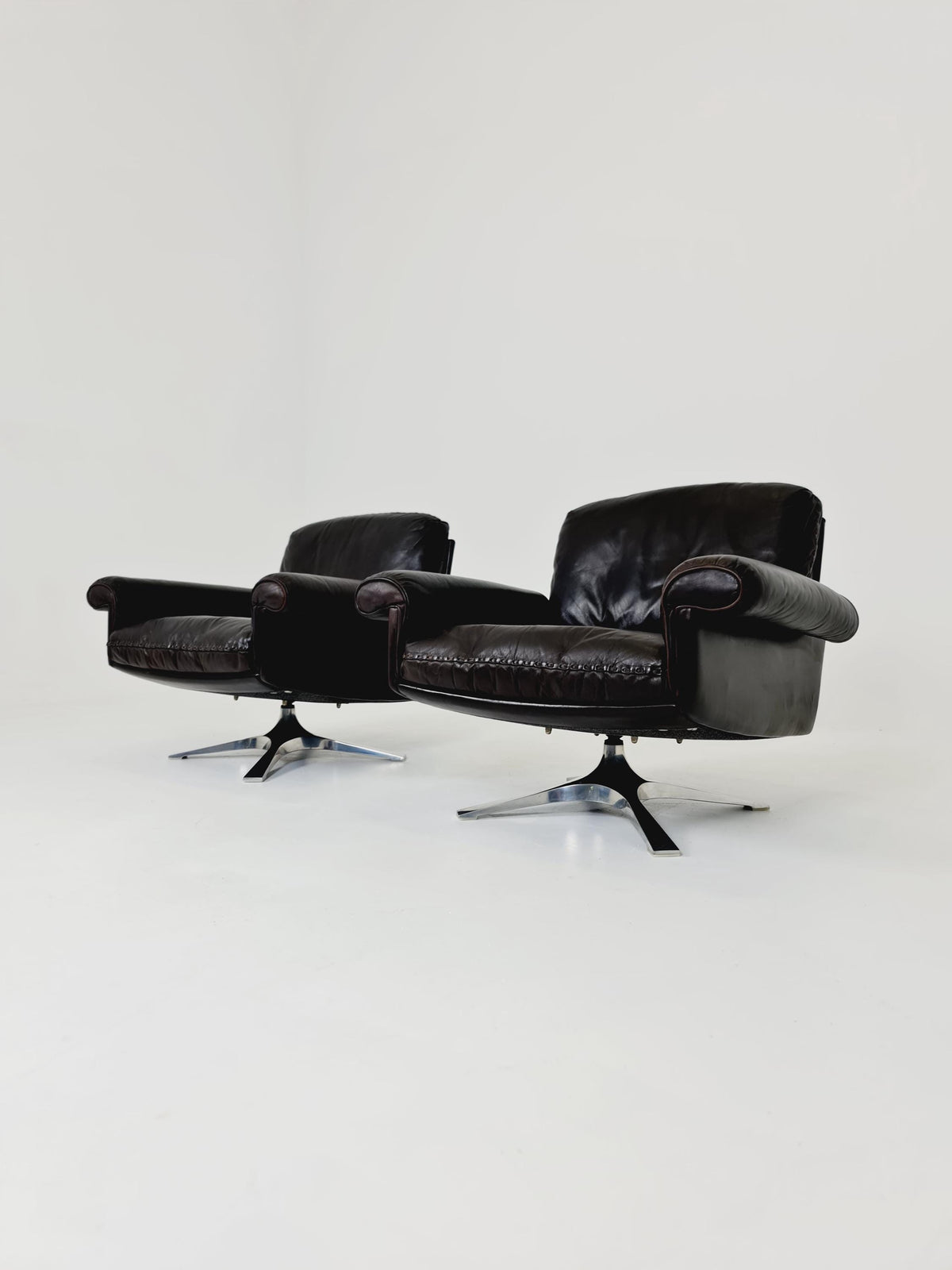 Vintage Swiss leather Lounge chairs BY De Sede Ds 31 Switzerland, 1970s Set of 2