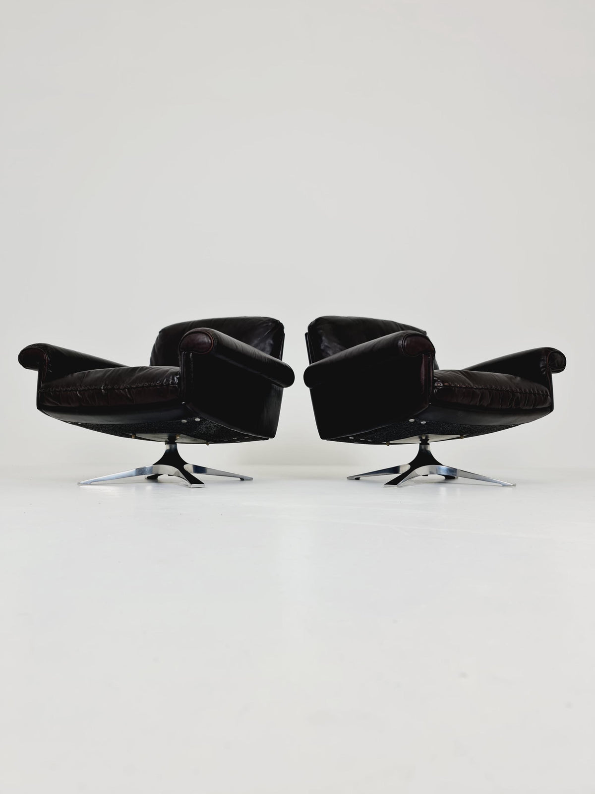 Vintage Swiss leather Lounge chairs BY De Sede Ds 31 Switzerland, 1970s Set of 2