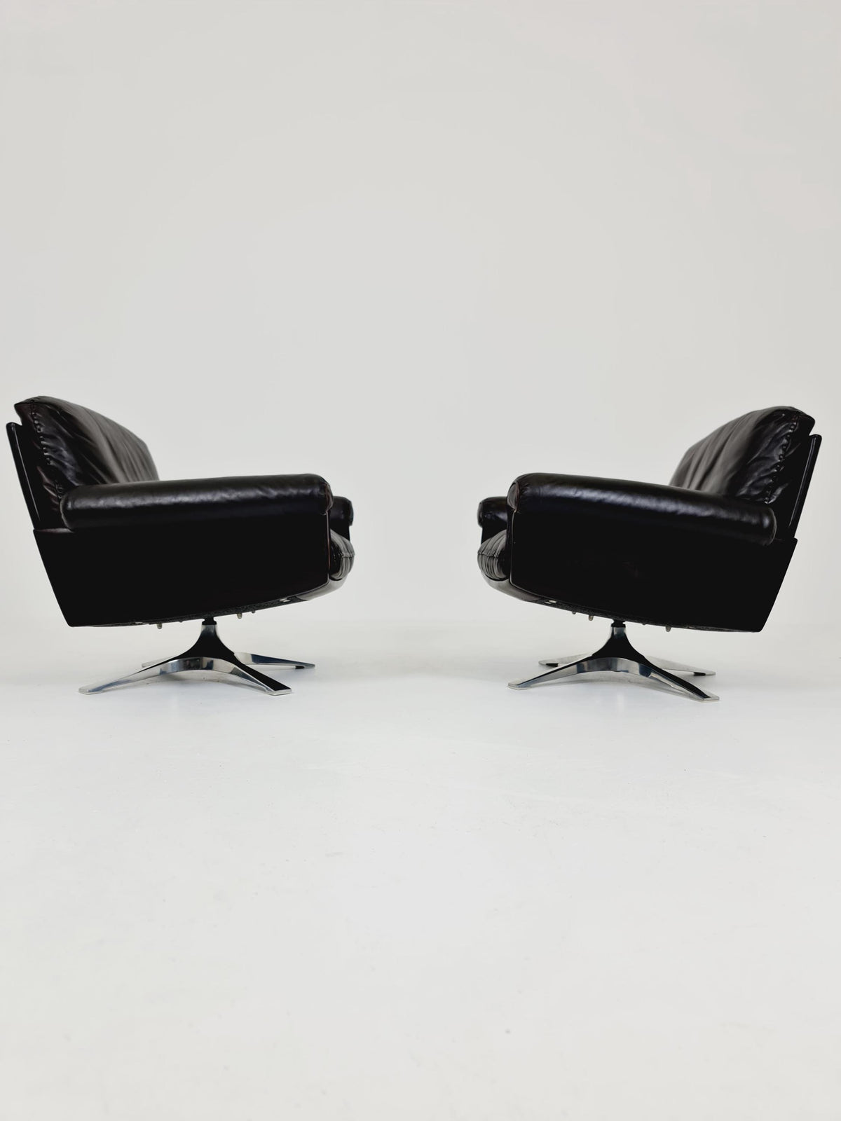 Vintage Swiss leather Lounge chairs BY De Sede Ds 31 Switzerland, 1970s Set of 2