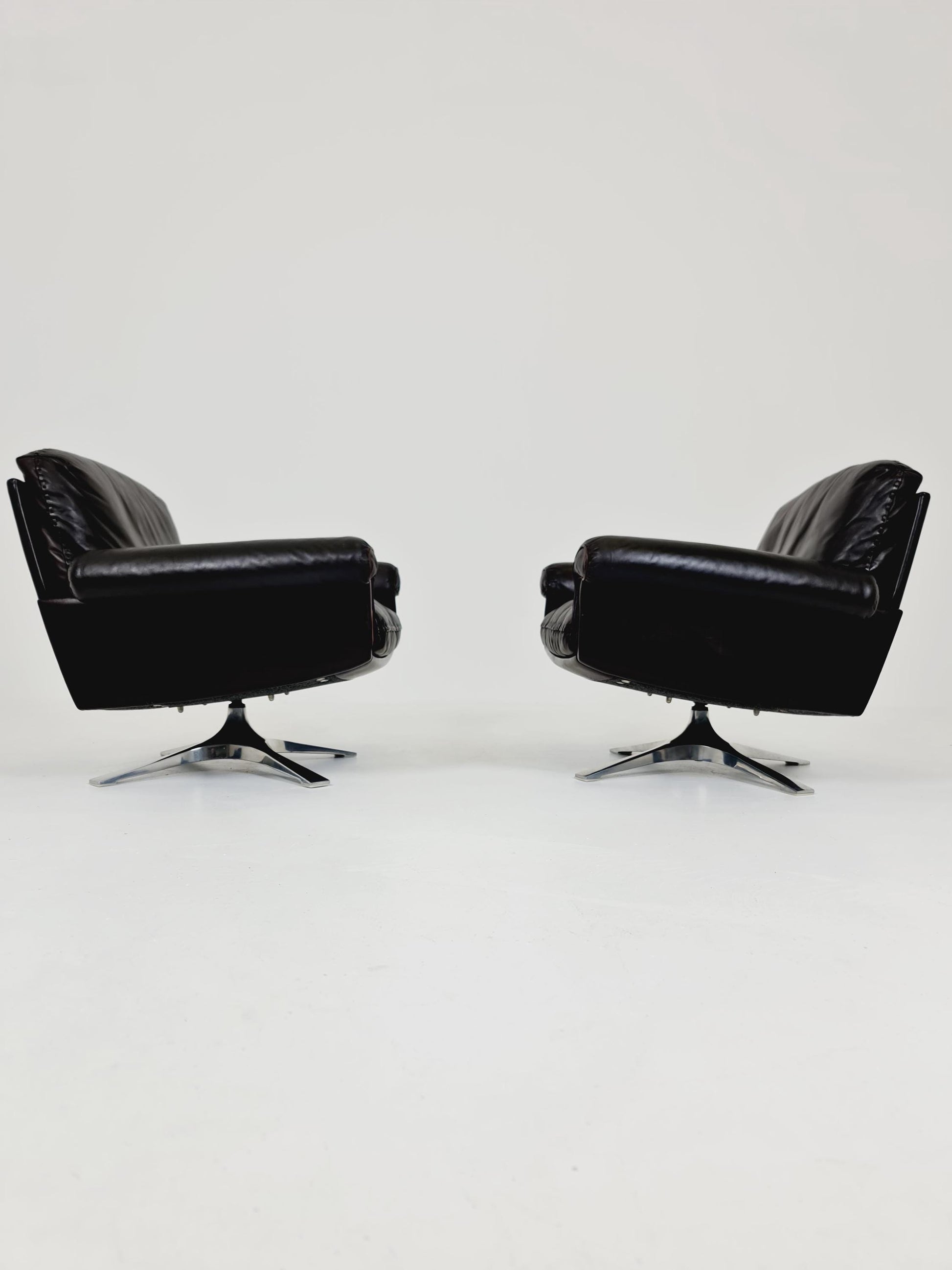 Vintage Swiss leather Lounge chairs BY De Sede Ds 31 Switzerland, 1970s Set of 2