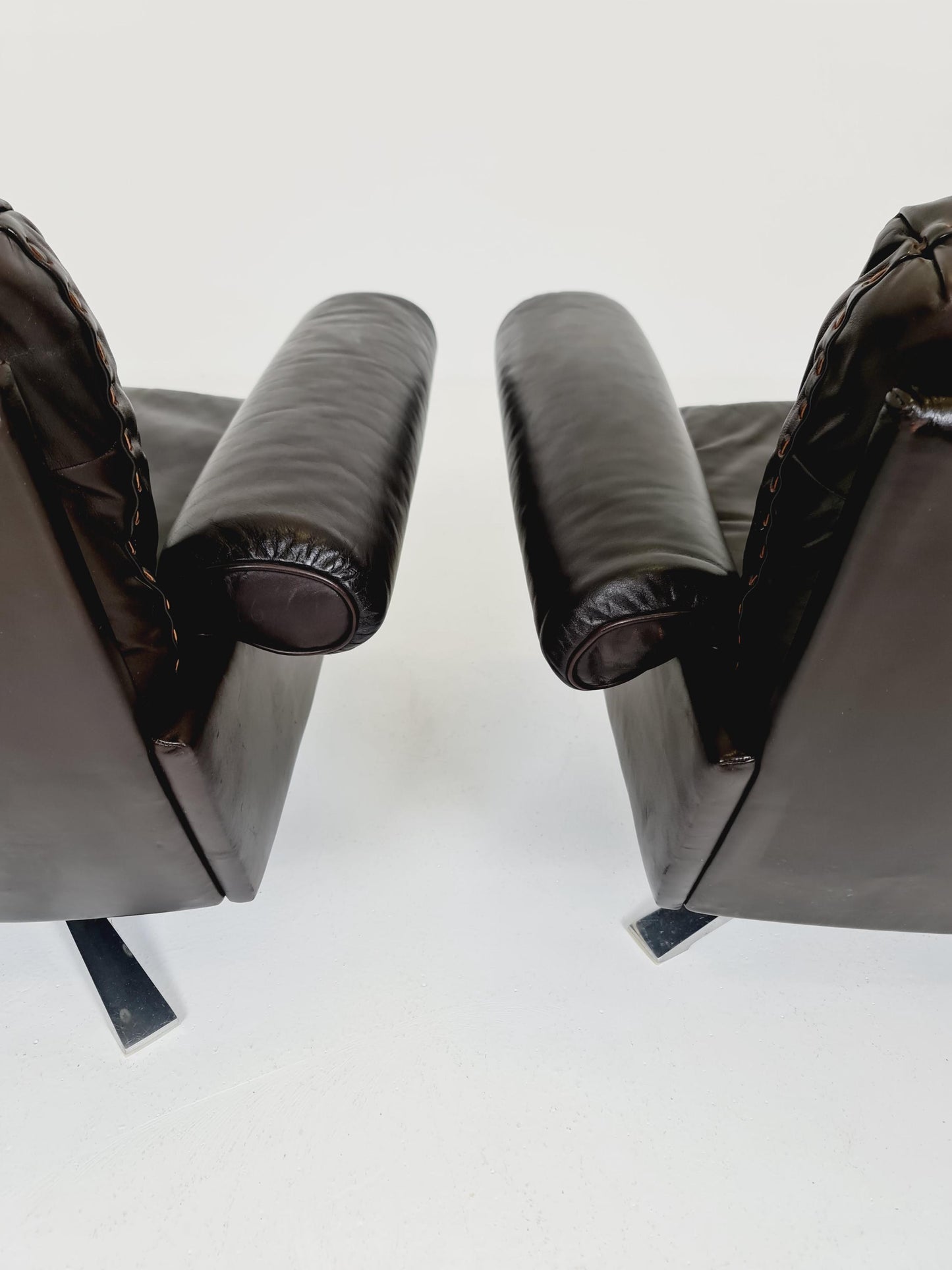 Vintage Swiss leather Lounge chairs BY De Sede Ds 31 Switzerland, 1970s Set of 2