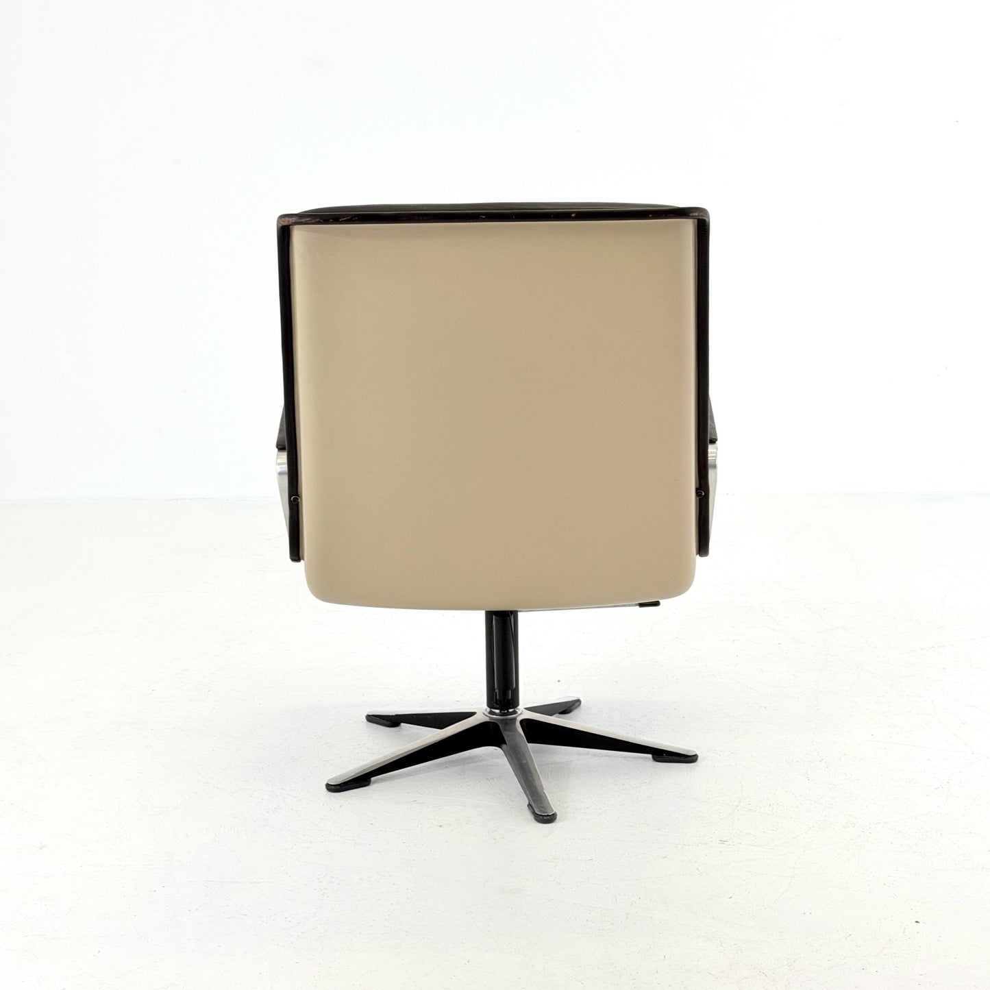 Mid-Century Executive WILKHAHN DELTA 2000 Brown Leather Lounge Chair — Delta Design, Germany, 1970s