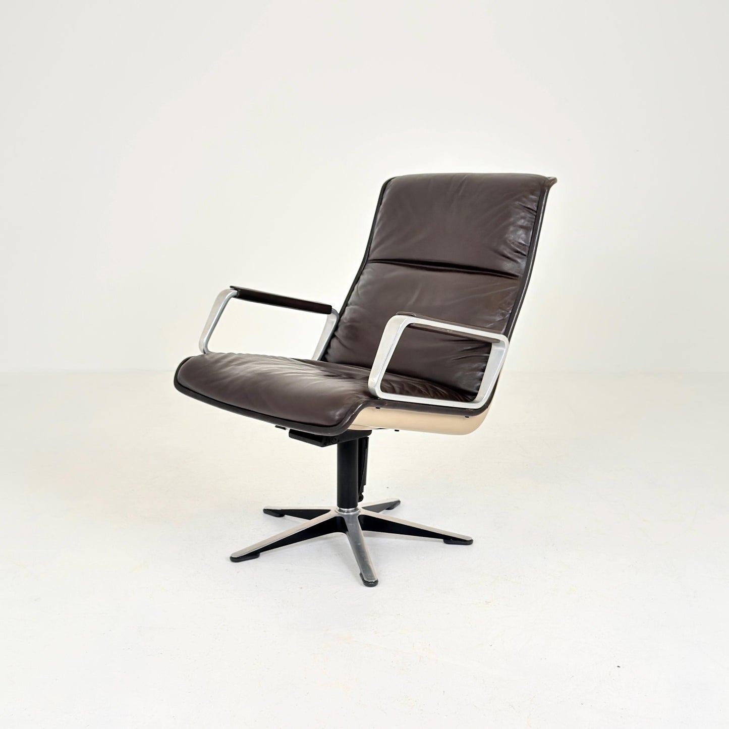 Mid-Century Executive WILKHAHN DELTA 2000 Brown Leather Lounge Chair — Delta Design, Germany, 1970s