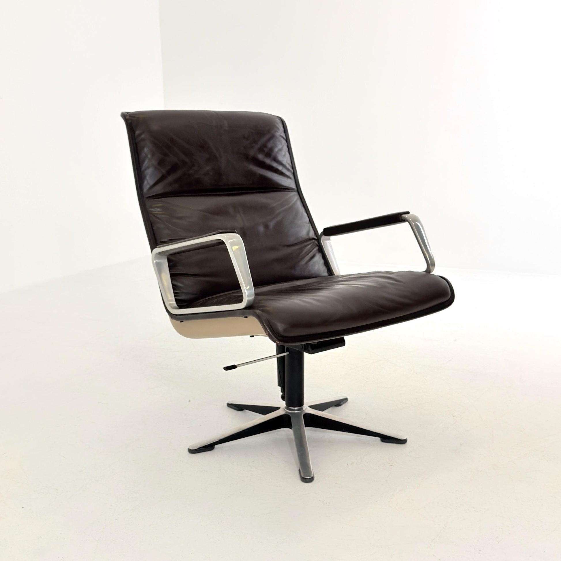 Mid-Century Executive WILKHAHN DELTA 2000 Brown Leather Lounge Chair — Delta Design, Germany, 1970s
