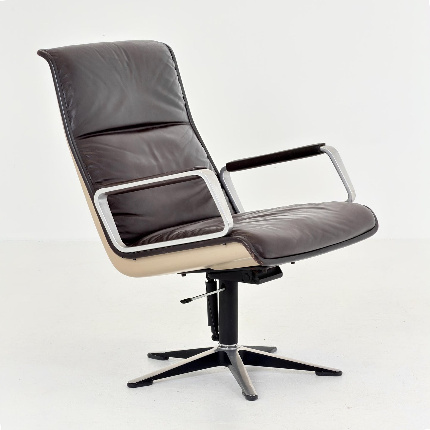 Mid-Century Executive WILKHAHN DELTA 2000 Brown Leather Lounge Chair — Delta Design, Germany, 1970s