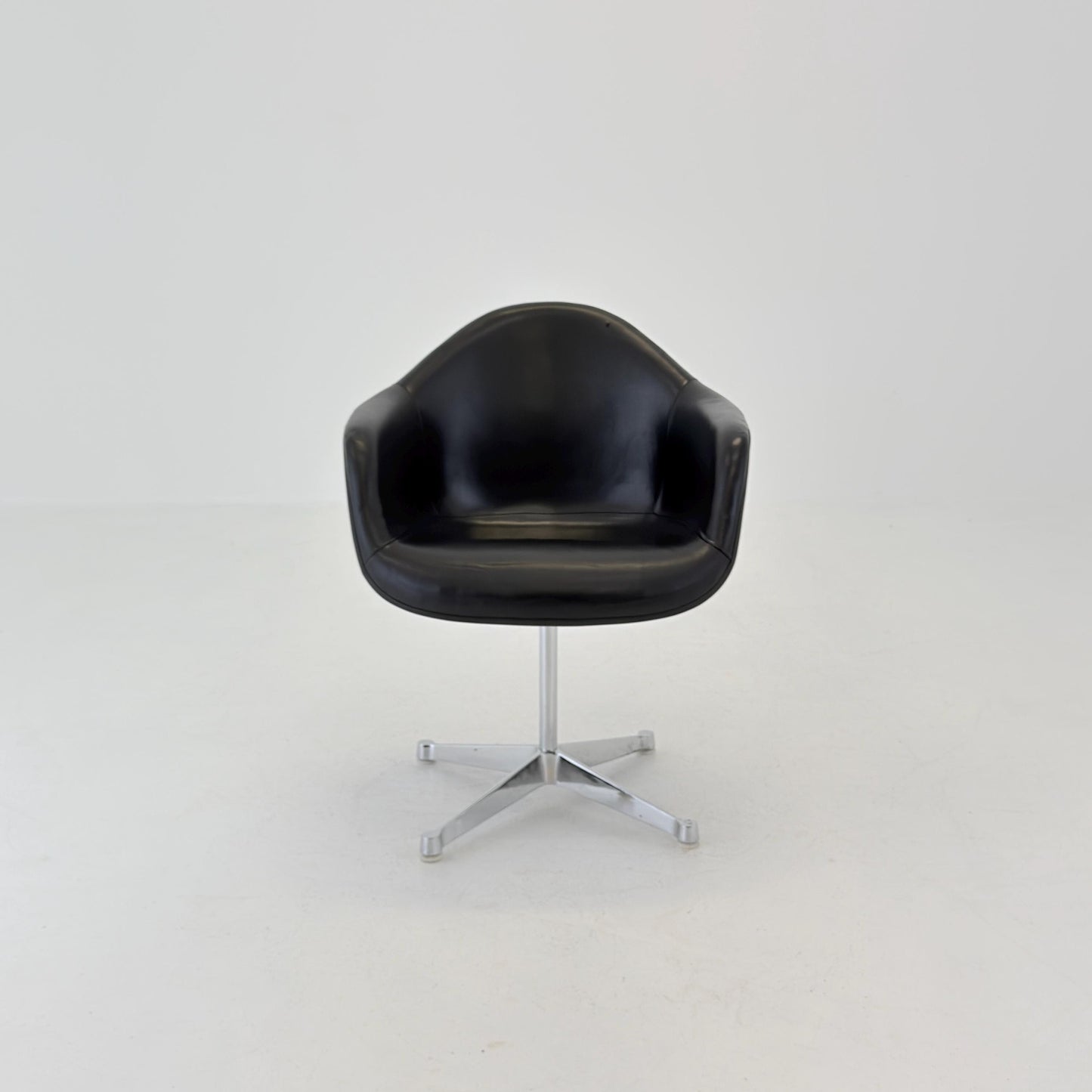 Mid century rare Charles Eames La Fonda Swivel Armchair for Herman Miller, Black Leather Shel edition, 1960s