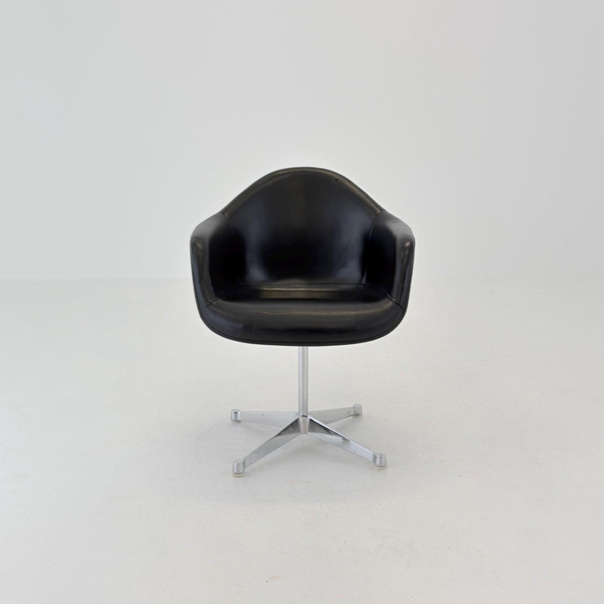 Mid century rare Charles Eames La Fonda Swivel Armchair for Herman Miller, Black Leather Shel edition, 1960s