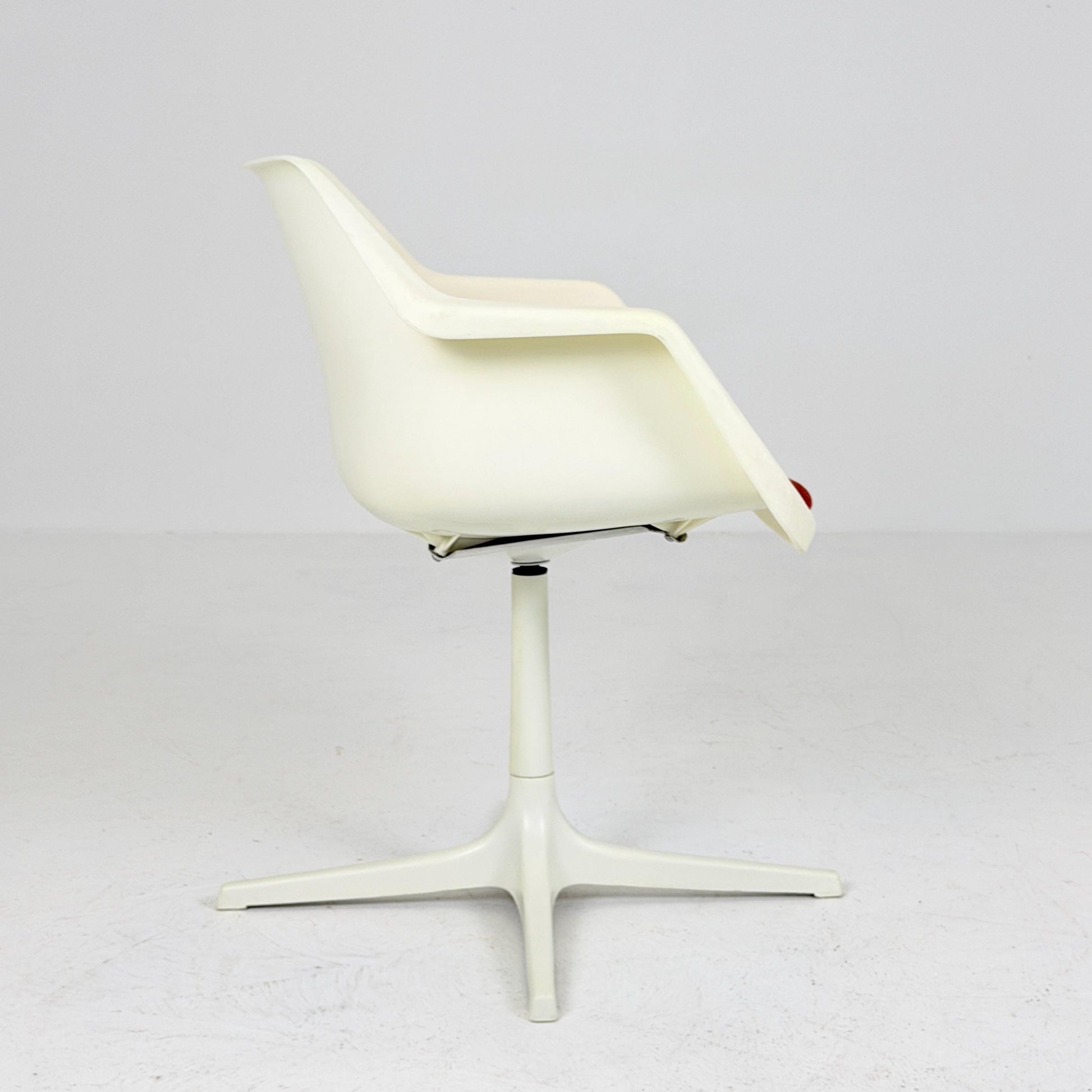 Mid-Century Space Age White Swivel Armchair by Robin Day for Hille, England, 1970s