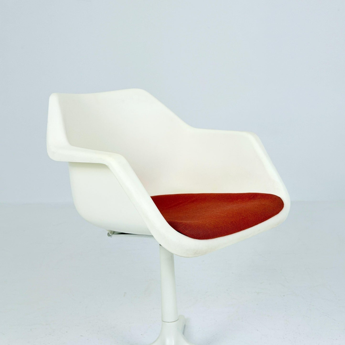 Mid-Century Space Age White Swivel Armchair by Robin Day for Hille, England, 1970s