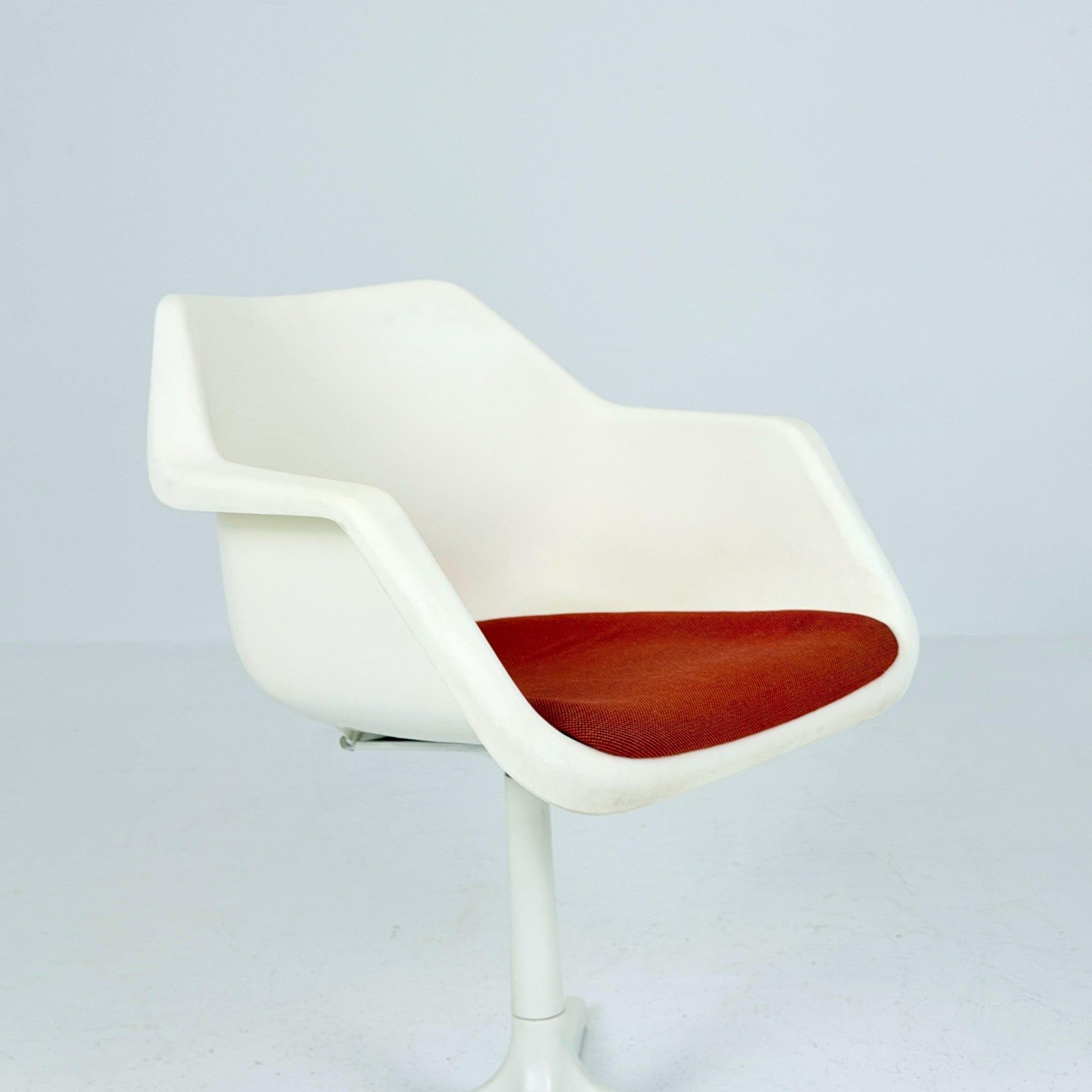 Mid-Century Space Age White Swivel Armchair by Robin Day for Hille, England, 1970s