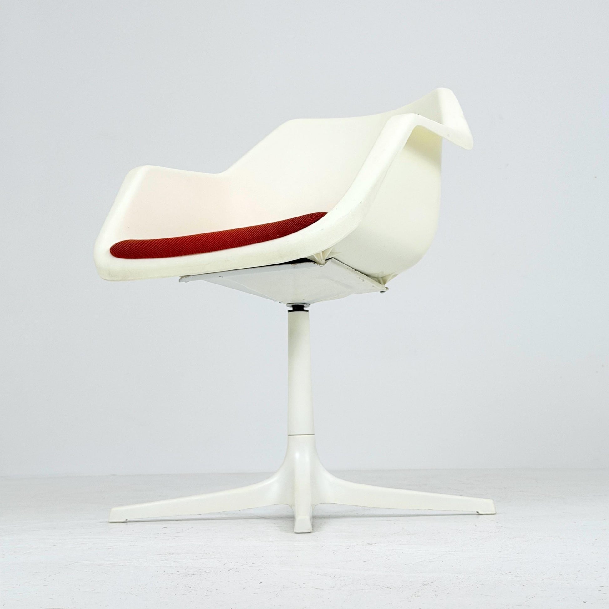 Mid-Century Space Age White Swivel Armchair by Robin Day for Hille, England, 1970s